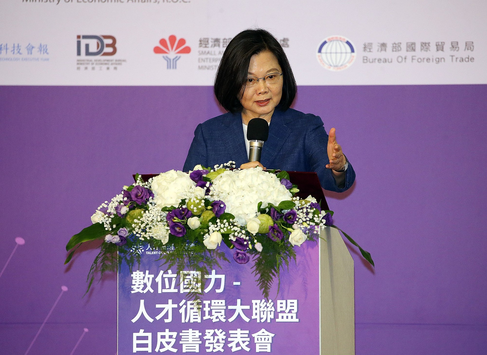 蔡英文說具備「雙語能力」與「數字技能」的人才能將台灣打造成國際人才中心。(中央社) 蔡英文說具備「雙語能力」與「數字技能」的人才能將台灣打造成國際人才中心。(中央社)