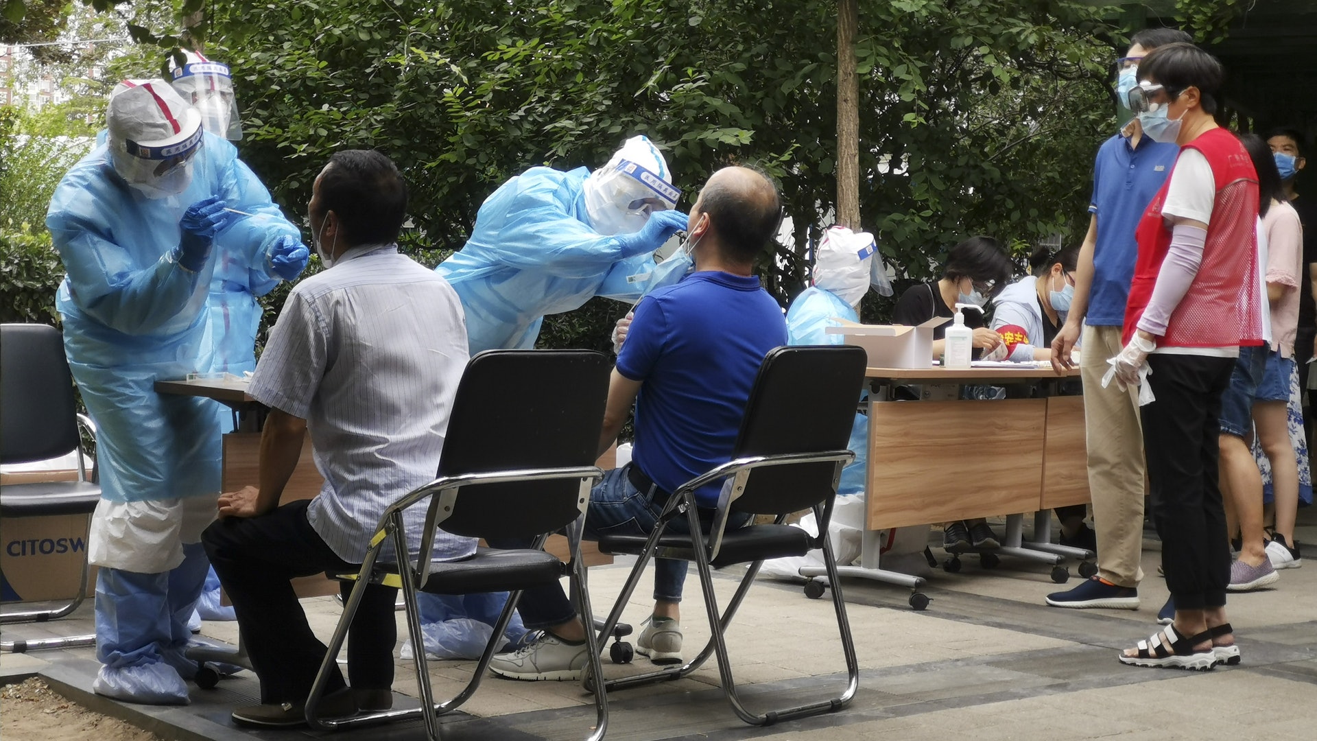 【新冠肺炎】內地昨增32宗確診 28宗本土病例中25宗來自北京 【新冠肺炎】內地昨增32宗確診 28宗本土病例中25宗來自北京