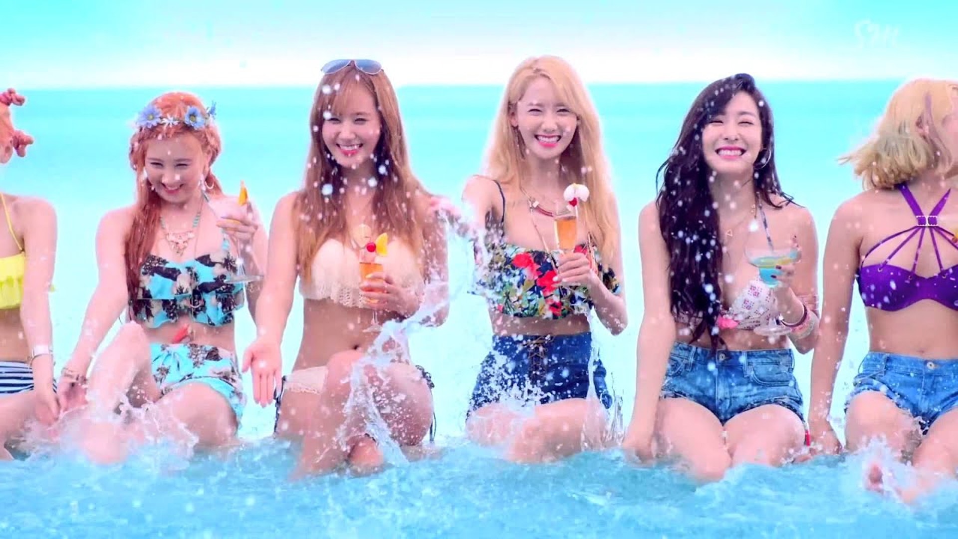 挑對泳衣拍照超好看!(《Party》MV) 挑對泳衣拍照超好看!(《Party》MV)