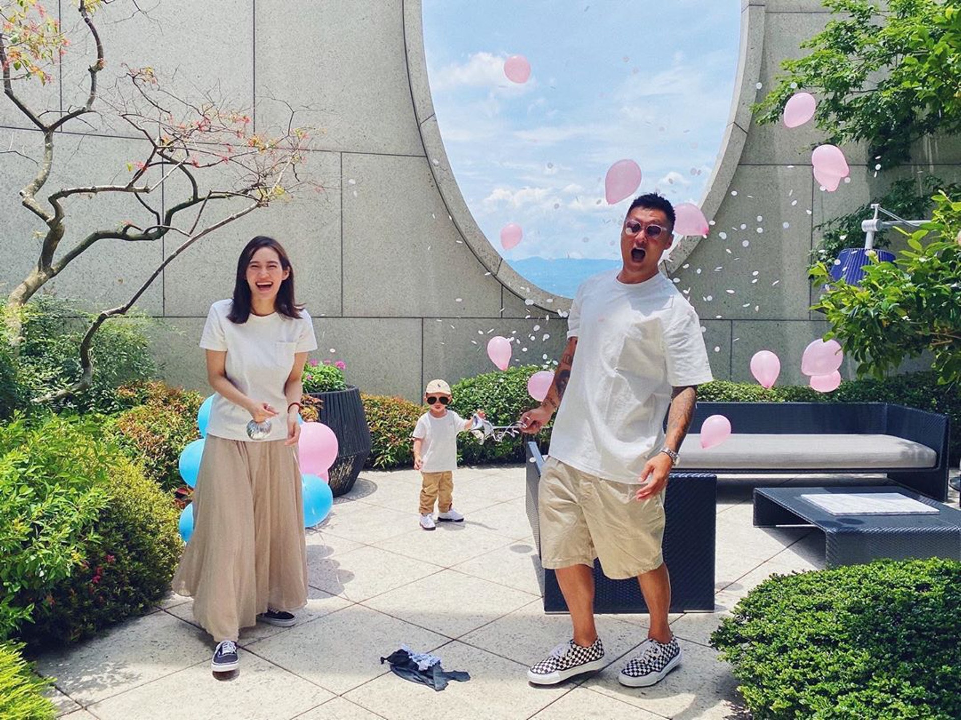 余文樂三年抱兩,湊成一個「好」字。(IG@lok666) 余文樂三年抱兩,湊成一個「好」字。(IG@lok666)