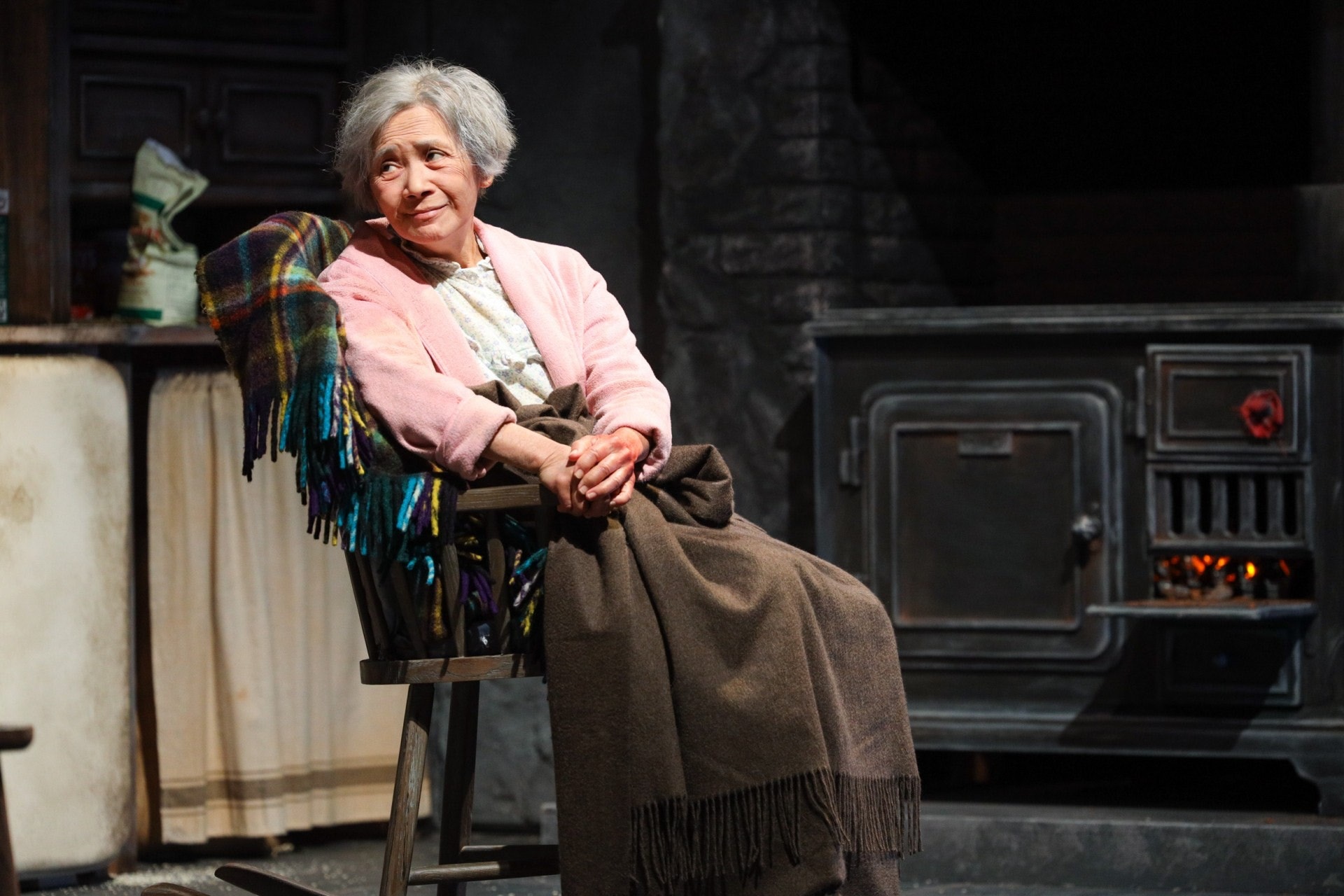 香港舞台劇獎 葉德嫻初踏台板即獲殊榮演賤格母親奪 女配 香港01 即時娛樂