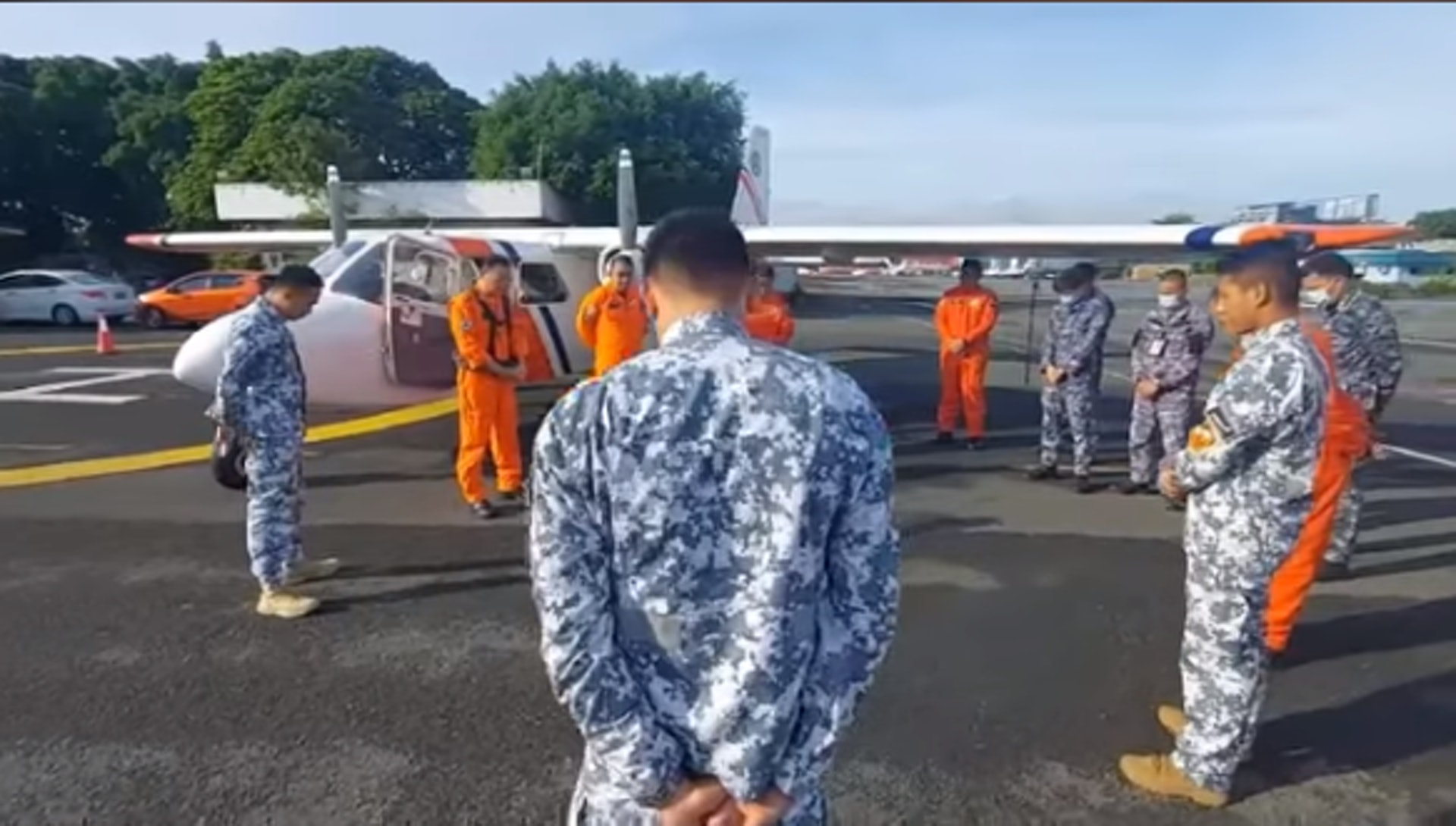 菲律賓一艘漁船6月28日與一艘掛有香港區旗的貨船相撞。圖為6月29日,菲律賓海岸警衛隊在Facebook發布有關影片。(Facebook@Philippine Coast Guard)