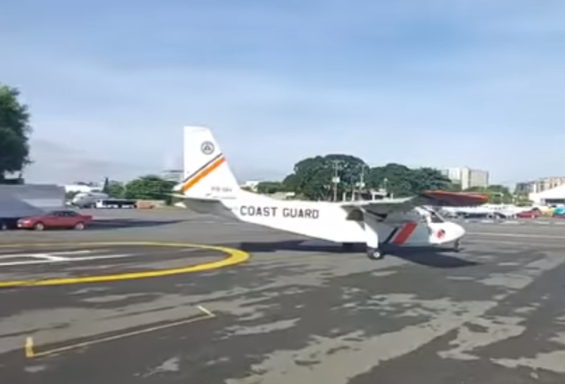 菲律賓海岸警衛隊6月29日在Facebook發布影片,稱已部署直升機參與搜救行動。(Facebook@Philippine Coast Guard)