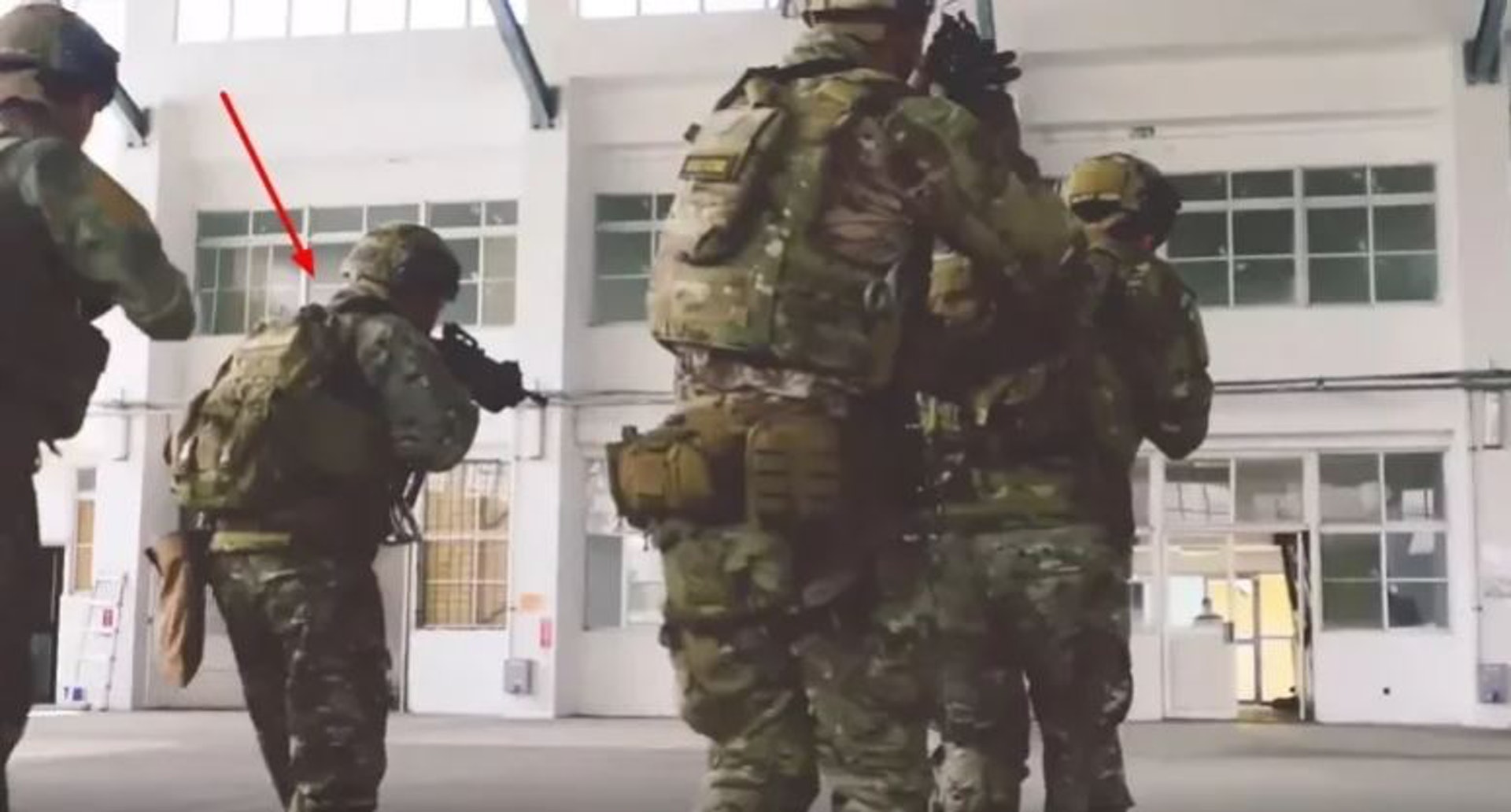 美軍特戰第一總隊早前拍攝「EXCELLENCE」(卓越)一片,大量使用美軍來到台灣與台軍共同操演的畫面。(美軍特戰第一總隊官方FB) 美軍特戰第一總隊早前拍攝「EXCELLENCE」(卓越)一片,大量使用美軍來到台灣與台軍共同操演的畫面。(美軍特戰第一總隊官方FB)