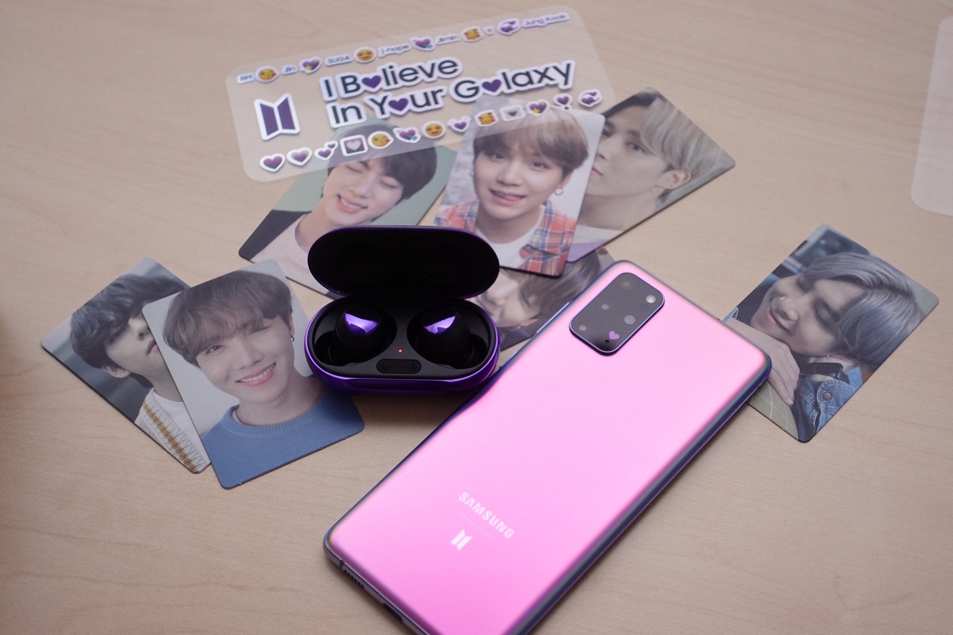 BTS特別版開箱！Samsung Galaxy S20+／Buds紫色心形設計超搶眼