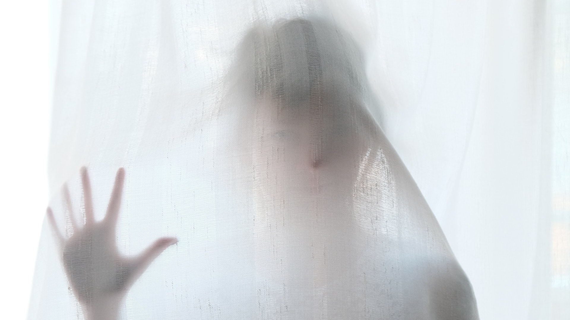 瞻仰遺容有禁忌?台女背脊驚現血手印 半年行衰運全因一個眼神 瞻仰遺容有禁忌?台女背脊驚現血手印 半年行衰運全因一個眼神