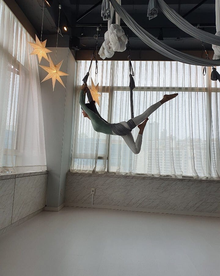 李多熙過去曾表示自己不愛做運動，但近年愛上了空中瑜珈。（Instagram：@dahee0315）