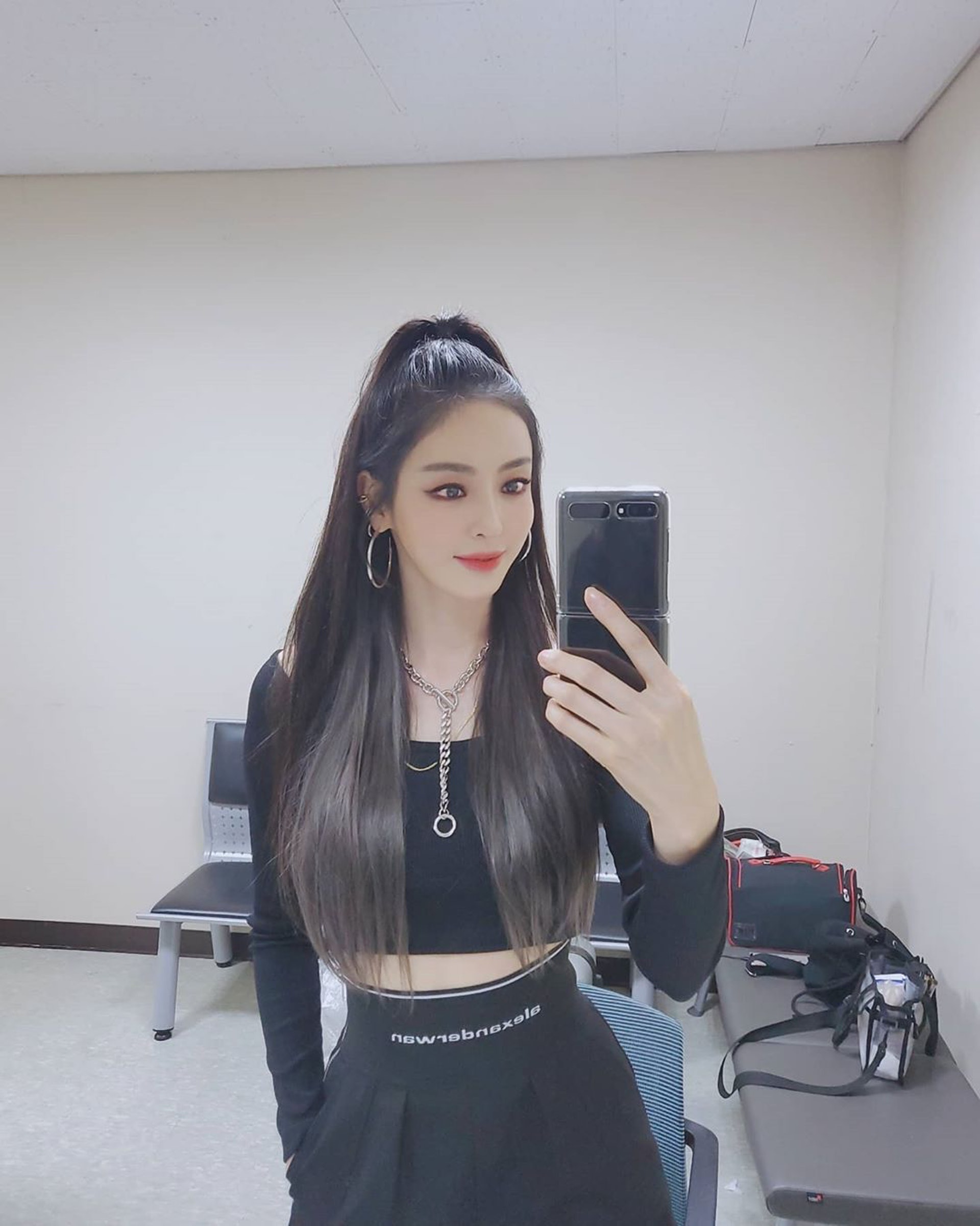 李多熙集性感型格於一身。(Instagram:@dahee0315)