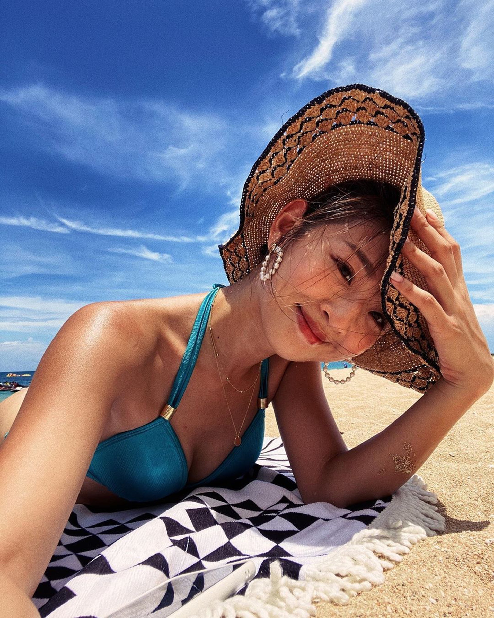 賴弘國前妻Ivy到澎湖度假，穿上性感三點式泳衣。（IG圖片／weicutey）