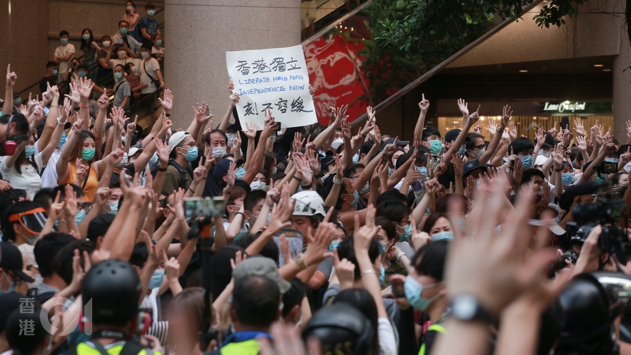 國安法生效後時代廣場內拋鋼柱 女編緝囚31月 官斥挑戰政府權威 國安法生效後時代廣場內拋鋼柱 女編緝囚31月 官斥挑戰政府權威