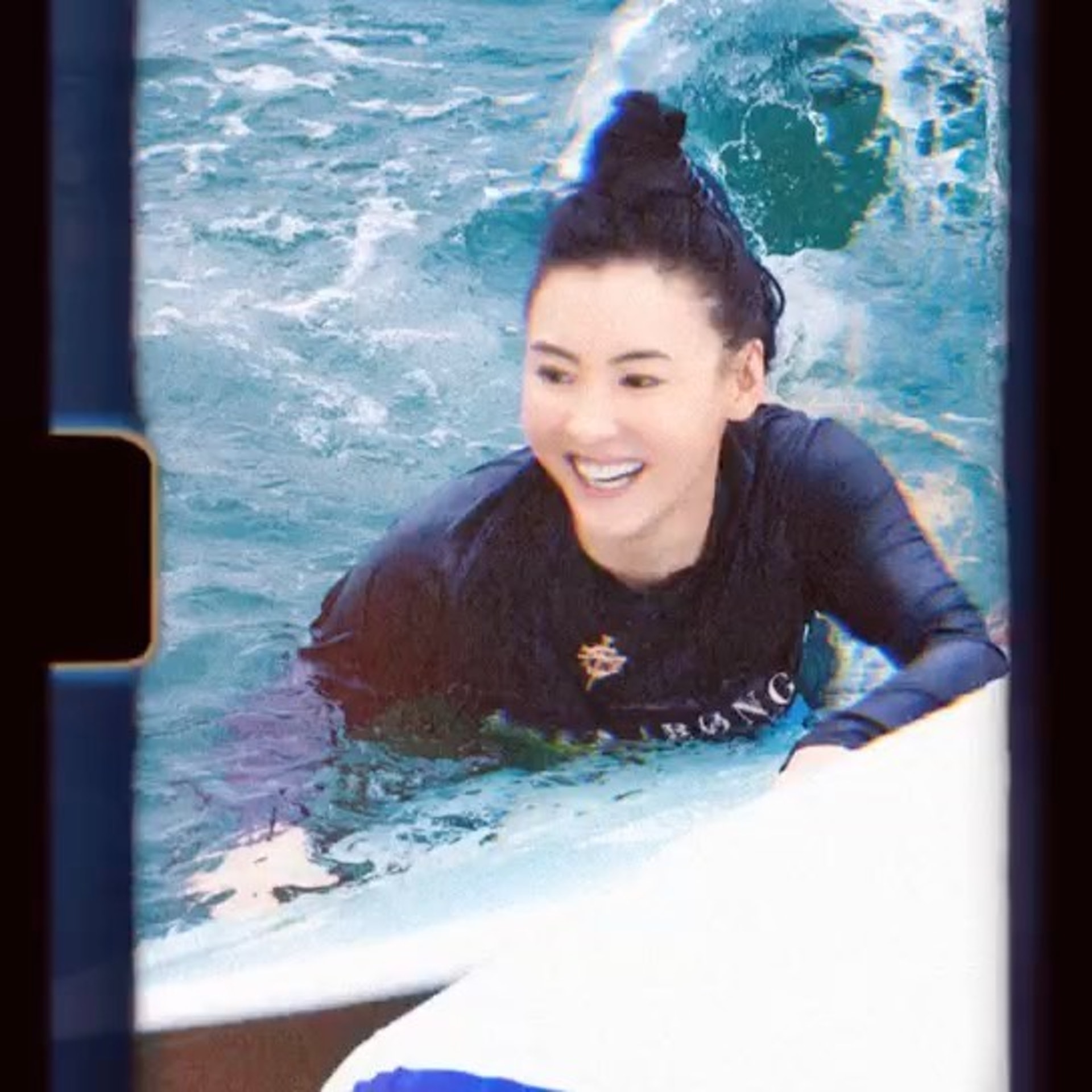 佢熱愛水上活動。(張栢芝ig)