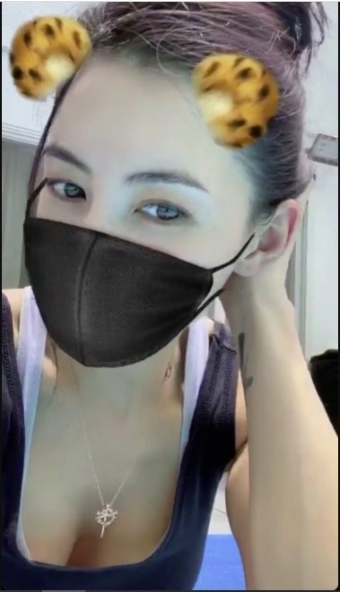 佢拍片分享曬後護膚心得。(張栢芝ig)