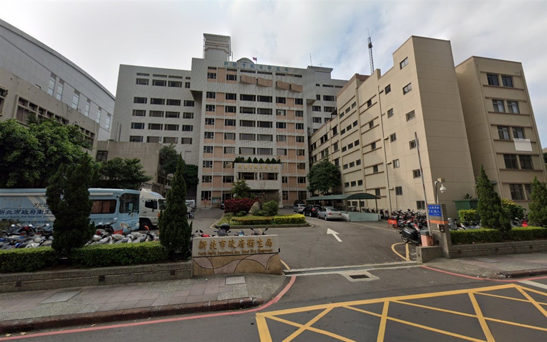 台灣一名衛生局女職員前日(3日)於工作地點墮樓身亡,生前於社交平台留下千字文,控訴遭到已婚前長官強暴及欺騙感情。(google地圖截圖) 台灣一名衛生局女職員前日(3日)於工作地點墮樓身亡,生前於社交平台留下千字文,控訴遭到已婚前長官強暴及欺騙感情。(google地圖截圖)