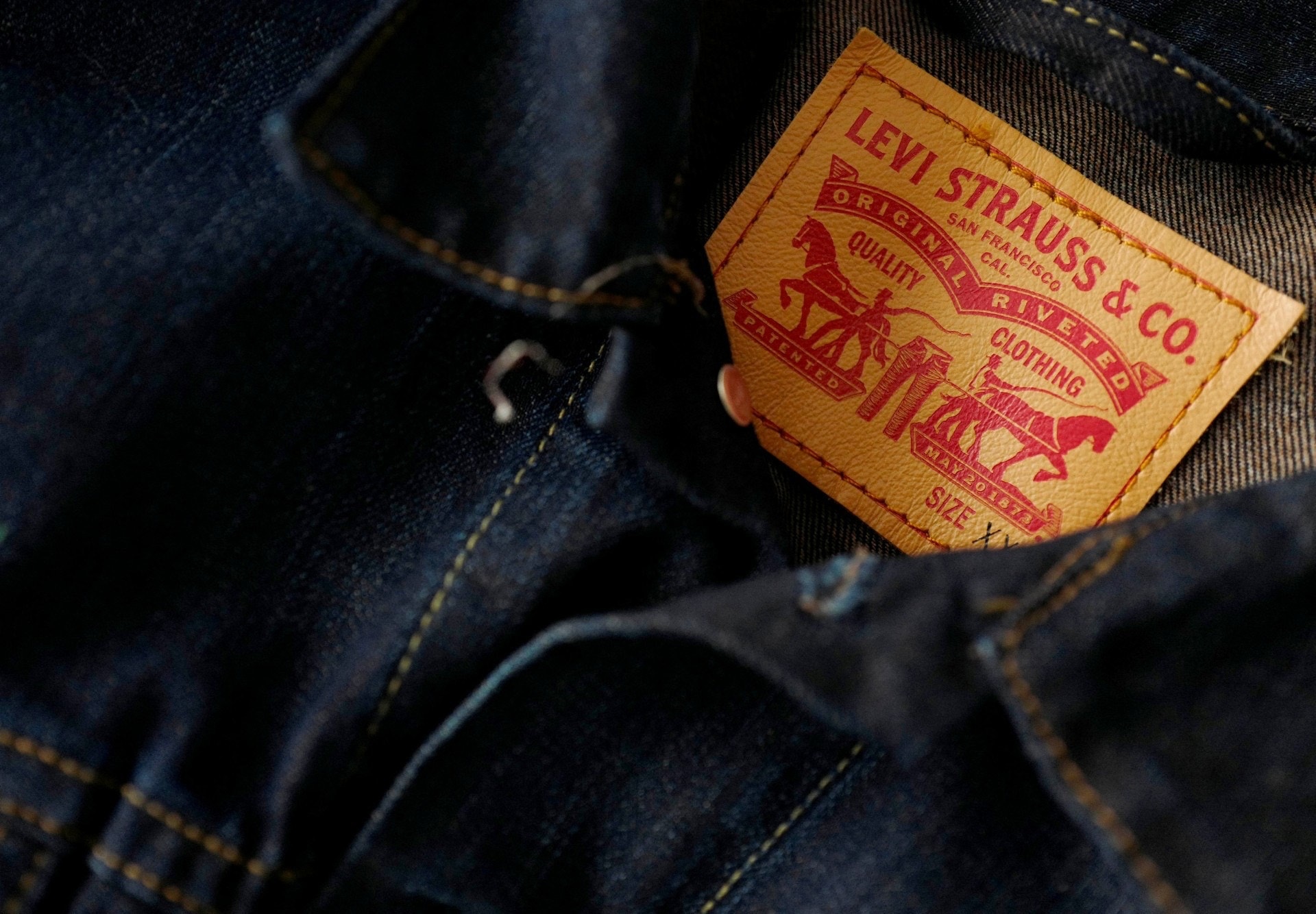 【零售寒冬】Levi's第二季銷售額下滑62%　計劃全球裁減15%員工