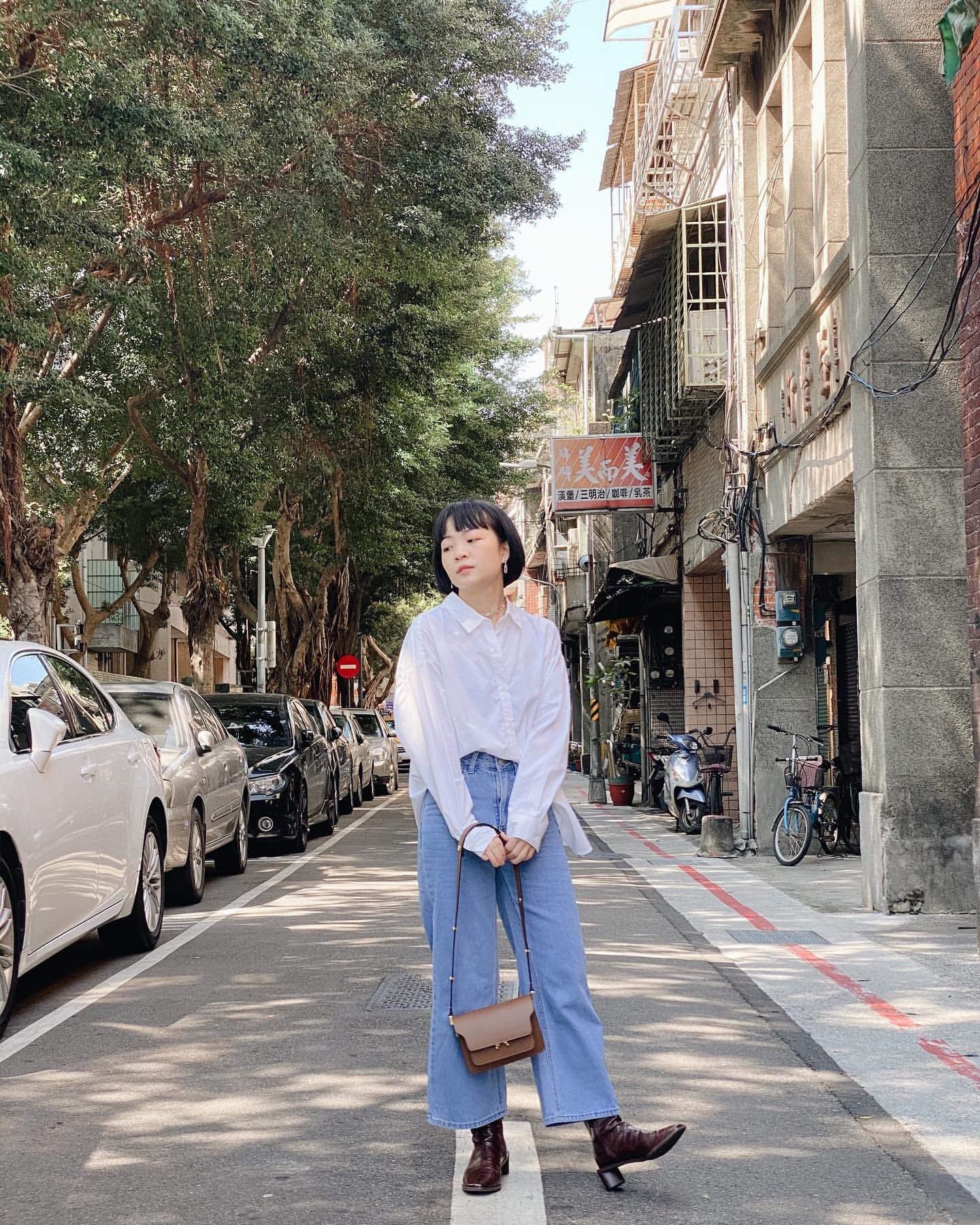 長寬褲除了百搭又可以顯腿長之外，還能隱藏下半身肥胖或盤骨較闊的缺點。(maygobla@IG)