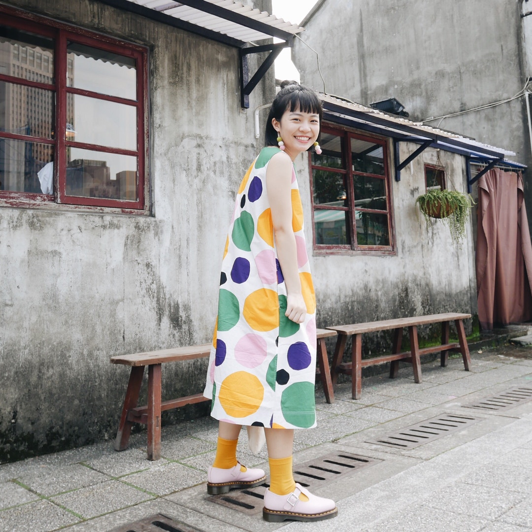 Meg的穿搭總是充滿各種鮮艷的色彩，讓人有更多的新鮮感。(maygobla@IG)