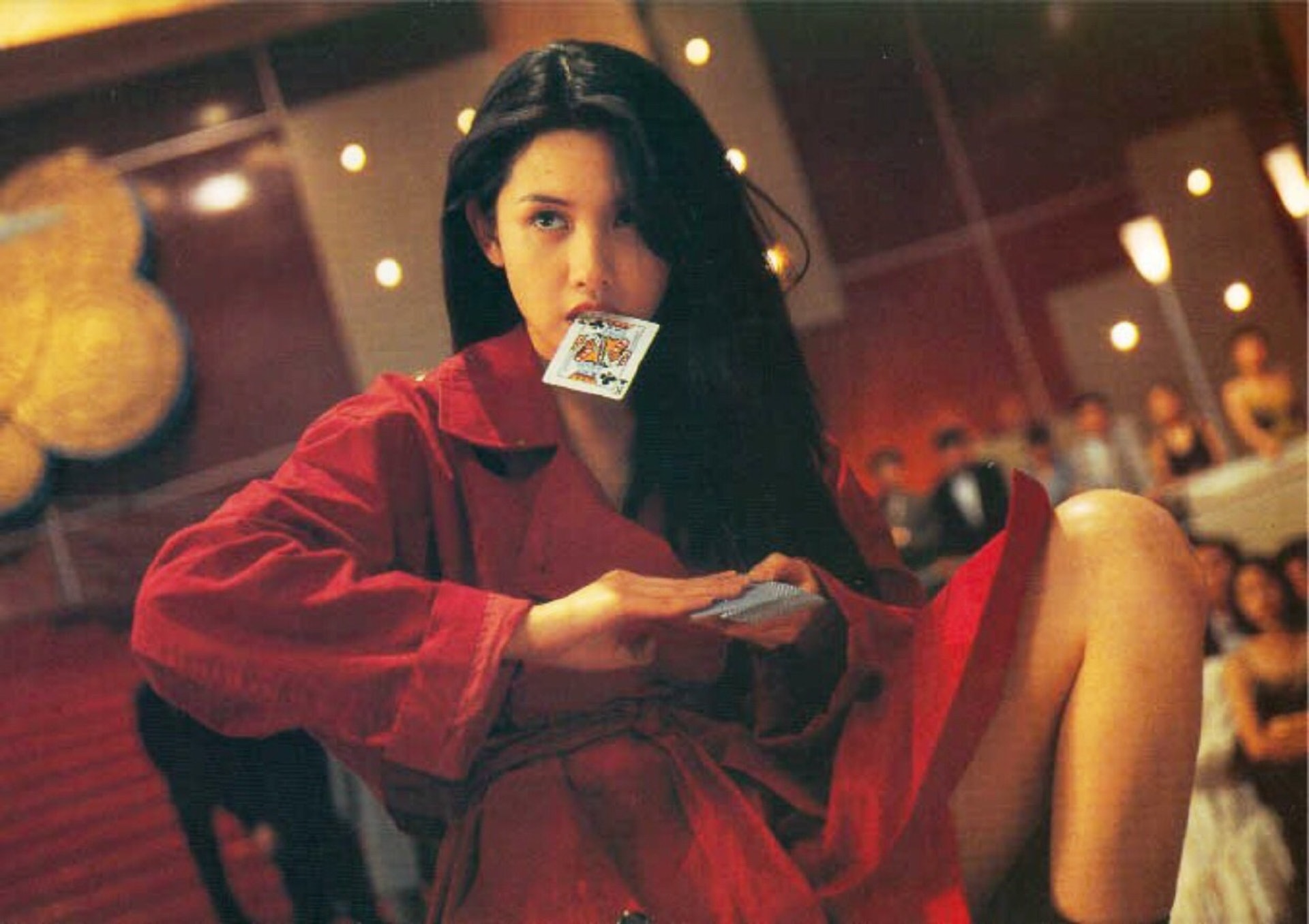 【邱淑貞】1994年的《賭神2》，邱淑貞曾演出多部周星馳電影。（《賭神2》劇照）