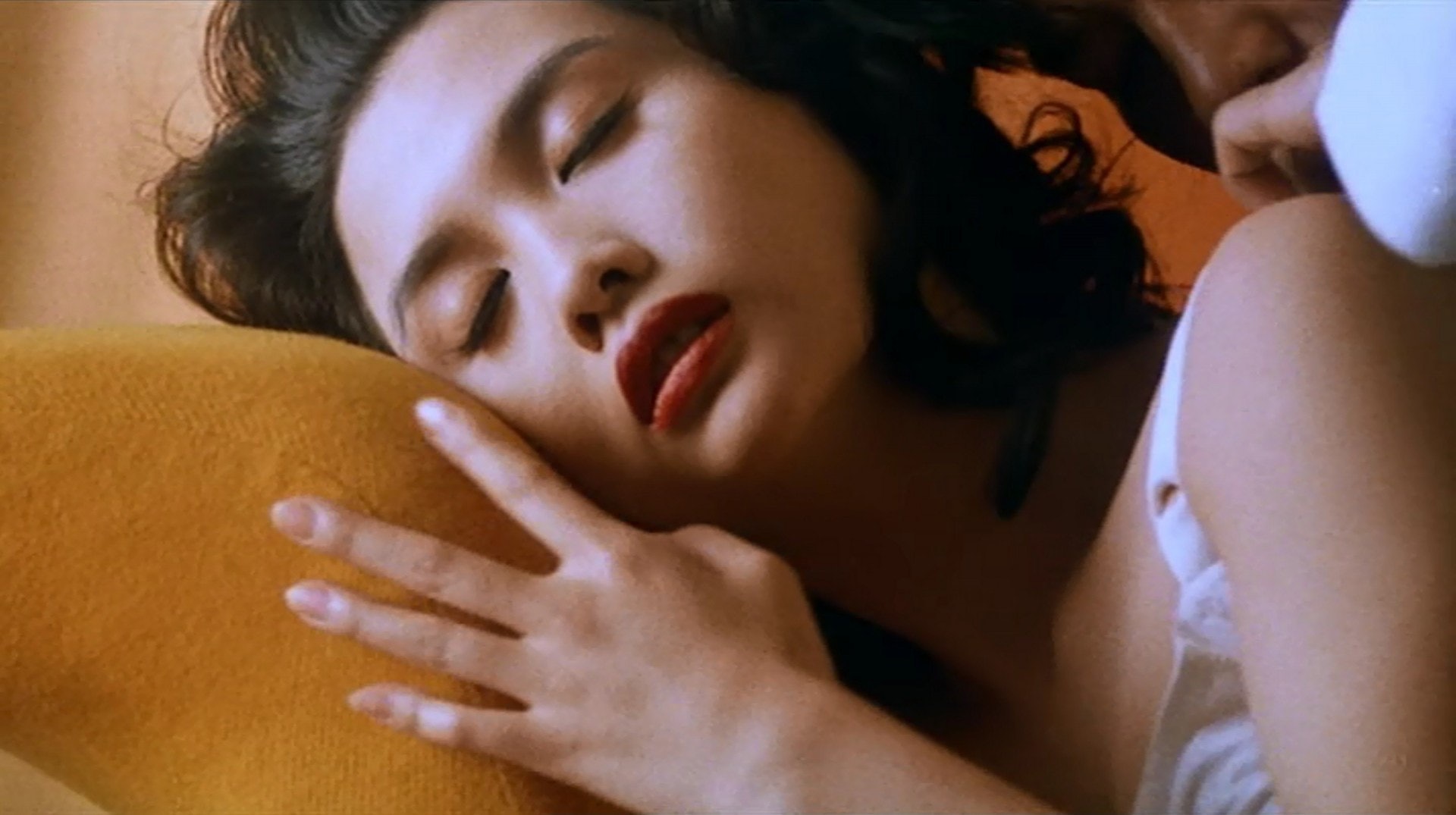 【邱淑貞】1992年的《赤裸羔羊》,24歲邱淑貞大膽演出成為一代經典。(《赤裸羔羊》劇照) 【邱淑貞】1992年的《赤裸羔羊》,24歲邱淑貞大膽演出成為一代經典。(《赤裸羔羊》劇照)