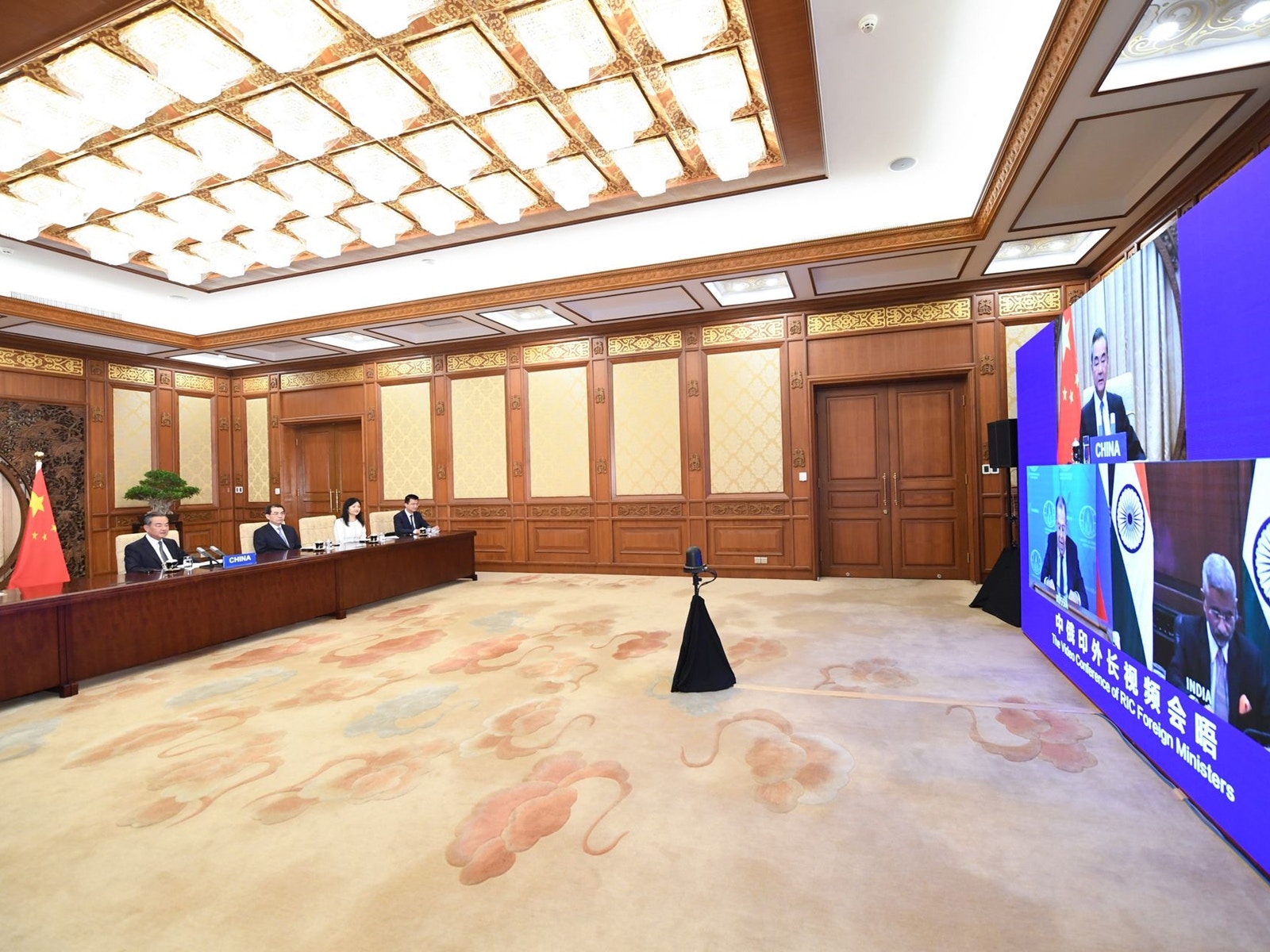 中印邊境對峙期間,中俄印三國外長仍堅持召開視頻會議,推進彼此間的合作關係。(新華社) 中印邊境對峙期間,中俄印三國外長仍堅持召開視頻會議,推進彼此間的合作關係。(新華社)