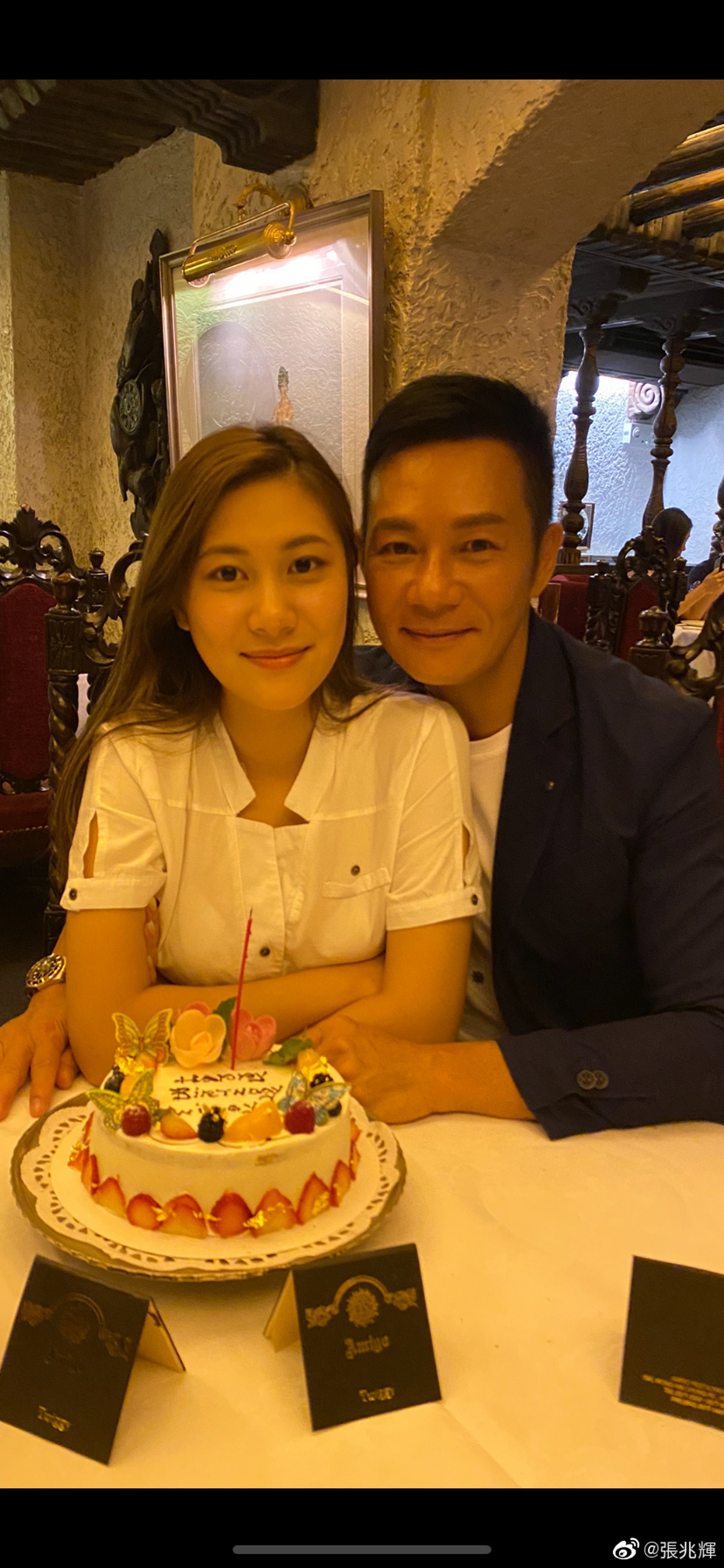 女兒Twiggy的五官似足張兆輝,樣子長得標致甜美之餘,又非常清純。(微博照片) 女兒Twiggy的五官似足張兆輝,樣子長得標致甜美之餘,又非常清純。(微博照片)