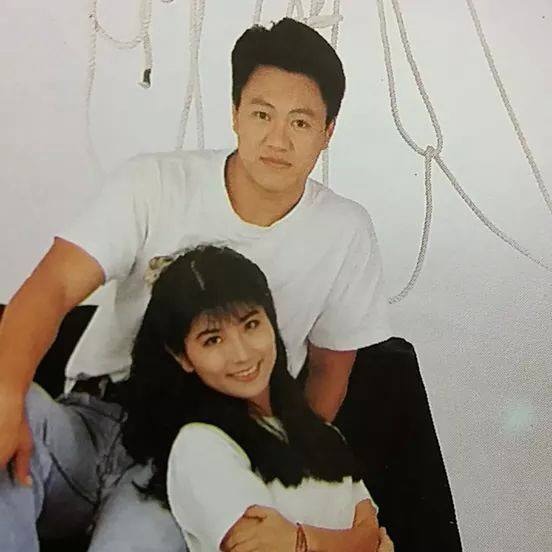 陳艾湄1989年與高明駿合唱電單車廣告歌《誰說我不在乎》，因而紅遍大街小巷。（fb「誰說我不在乎～陳艾湄」圖片）