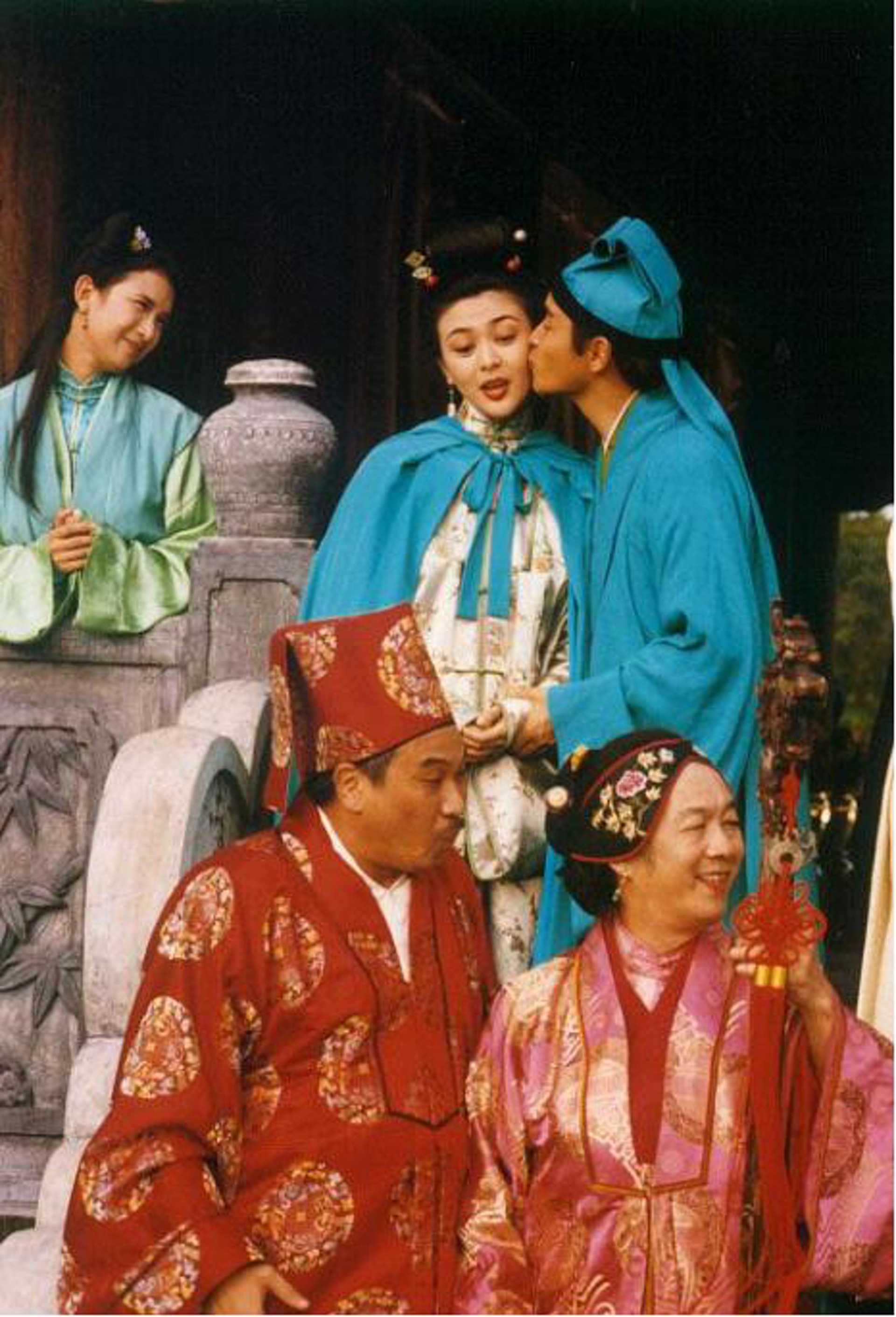 1993年拍攝《花田喜事》，古裝也別有一翻古典美。（《花田喜事》劇照）