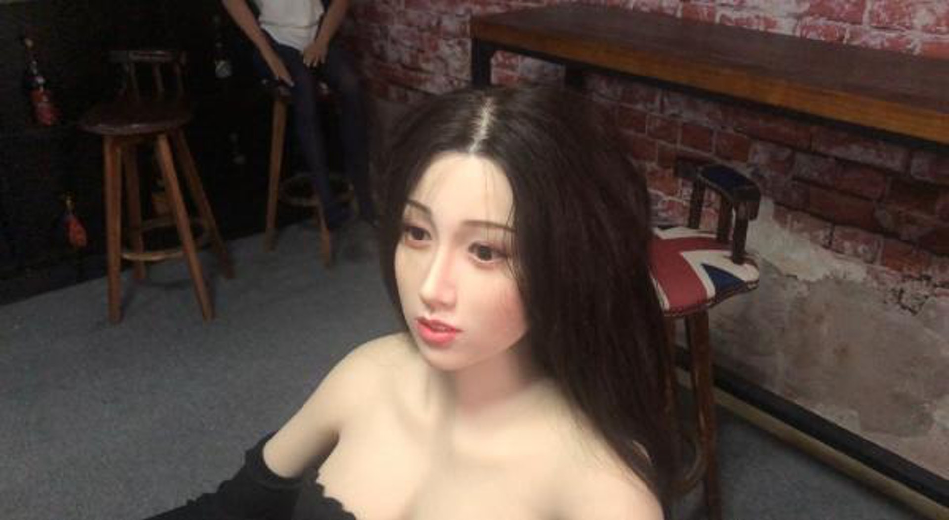 性愛娃娃頭部採用矽膠製作,頭髮為真人頭髮植入。(《澎湃新聞》) 性愛娃娃頭部採用矽膠製作,頭髮為真人頭髮植入。(《澎湃新聞》)