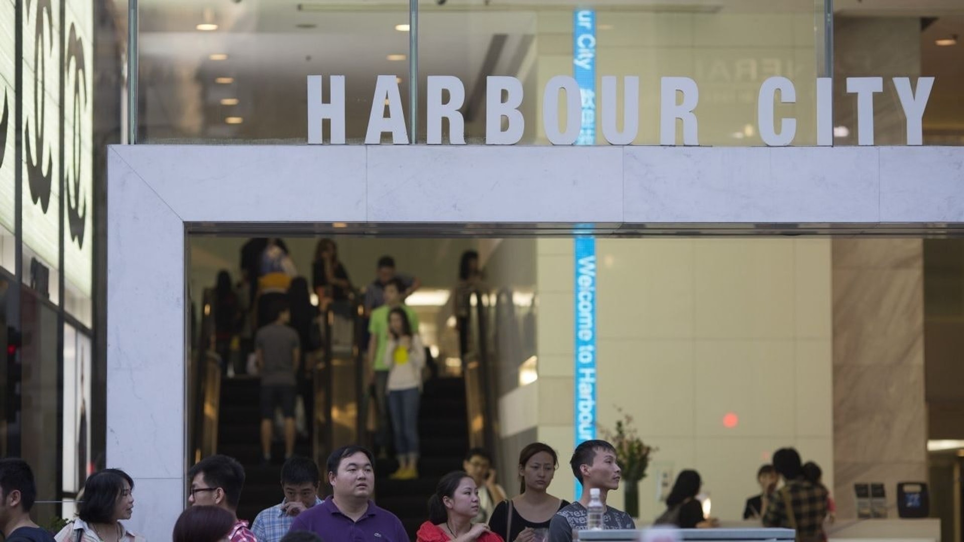 海港城 趕限期前用優惠券逾百市民食肆外排隊gucci再現人龍