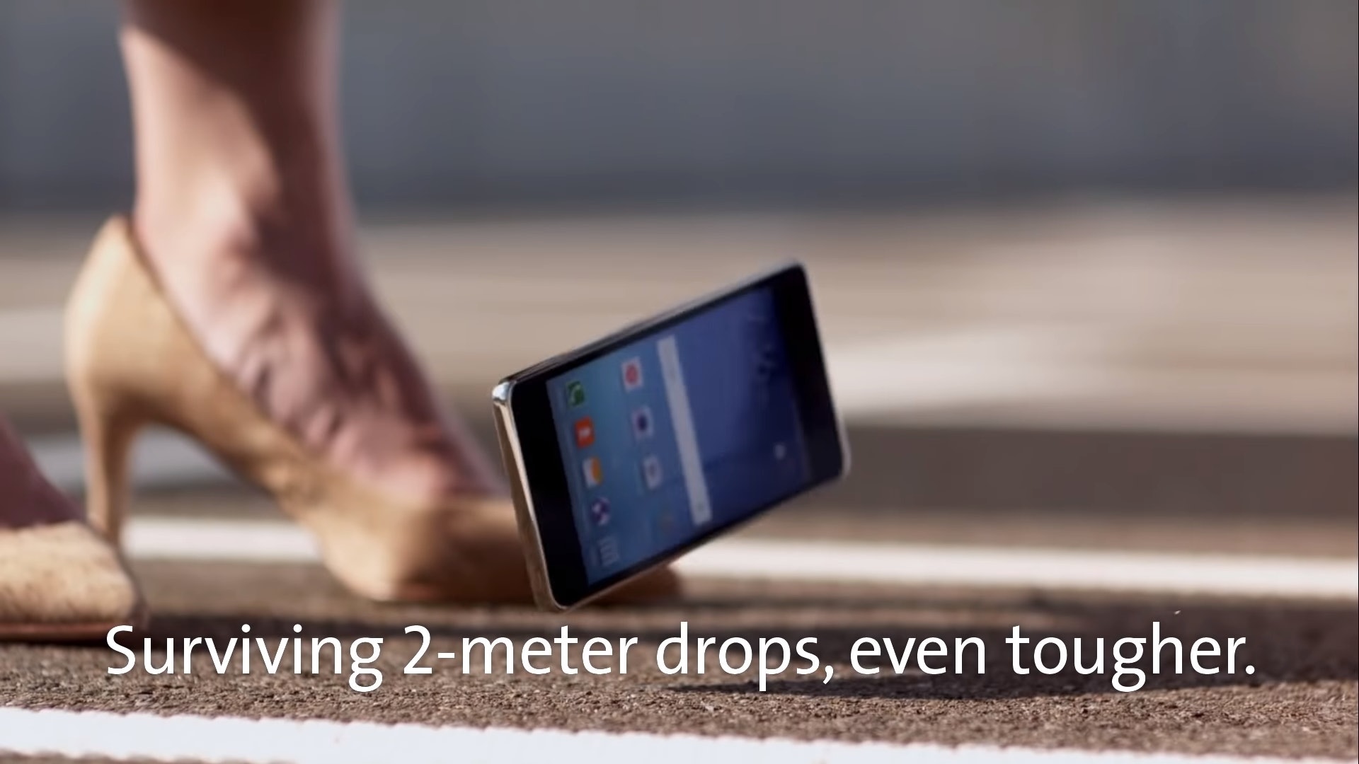 (Corning Gorilla Glass YouTube擷圖) (Corning Gorilla Glass YouTube擷圖)