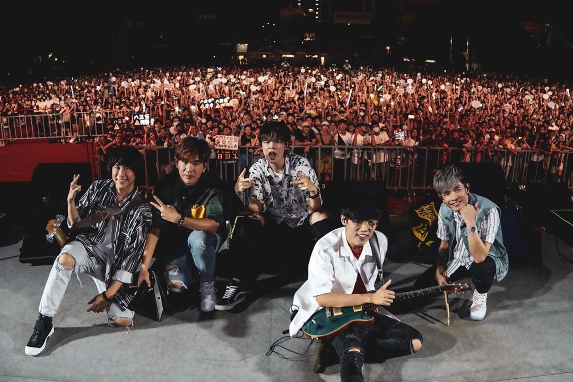 八三夭8月底高雄巨蛋開騷門票開賣1分鐘1萬張飛掃清光 香港01 眾樂迷 八三夭8月底高雄巨蛋開騷門票開賣1分鐘1萬張飛掃清光 香港01 眾樂迷