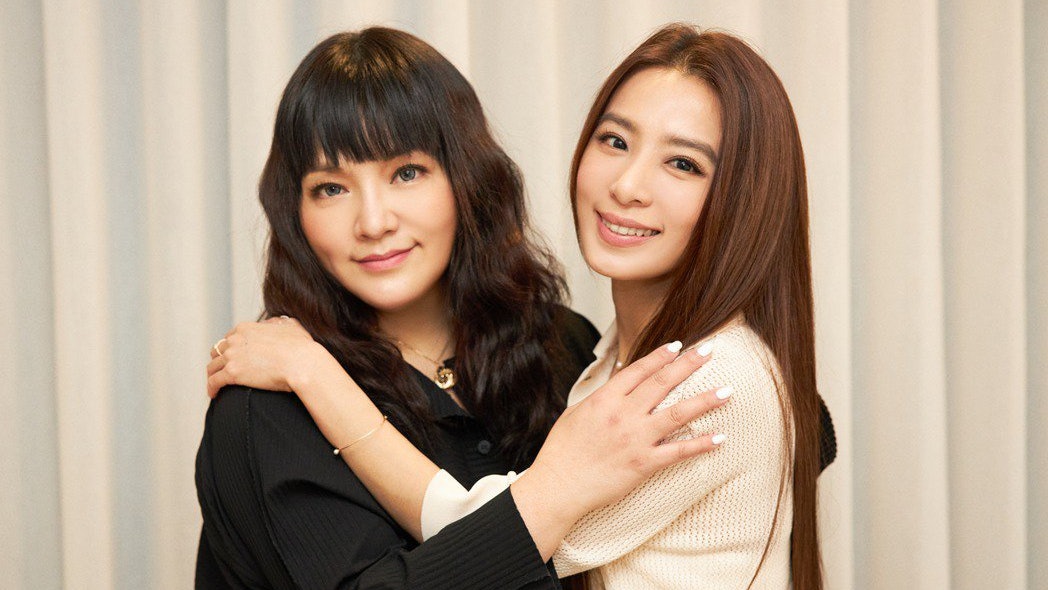 Hebe突變「吃播主」?女神食相Keep住靚 遇唐綺陽問感情事秒變臉 Hebe突變「吃播主」?女神食相Keep住靚 遇唐綺陽問感情事秒變臉