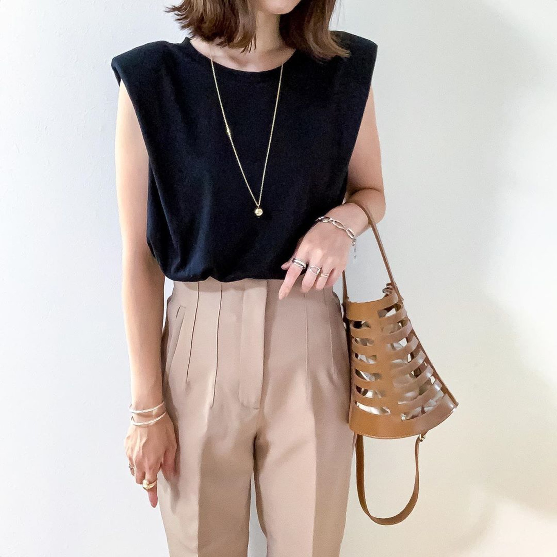 【Zara、Uniqlo穿搭】購入後,百搭程度讓__htm.i_表示並沒有後悔。(__htm.i_@Instagram)