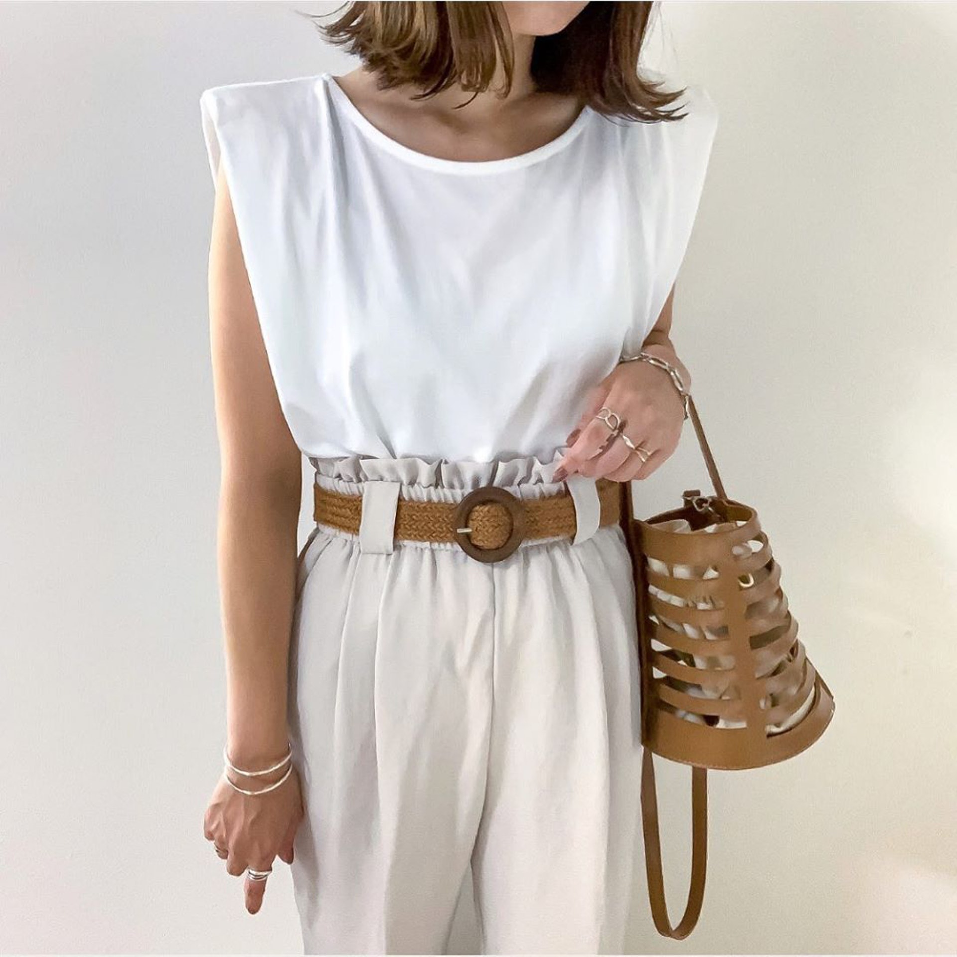 【Zara、Uniqlo穿搭】顏色為她喜歡的米色,更是高腰設計。(__htm.i_@Instagram)