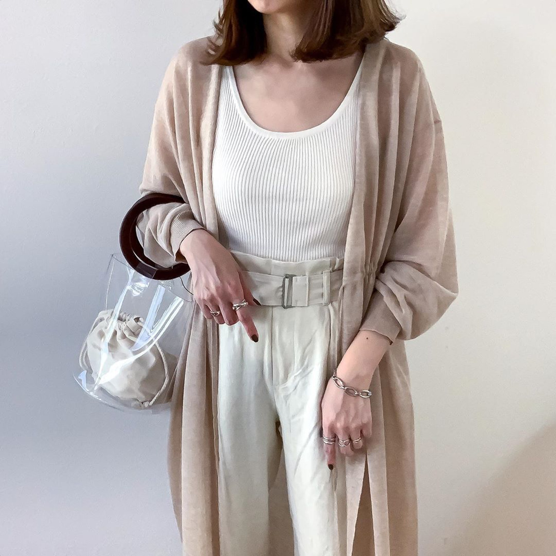 【Zara、Uniqlo穿搭】她在Instagram分享棉麻材質適合夏天,而且認為腰部位置的皺摺設計十分可愛。(__htm.i_@Instagram)
