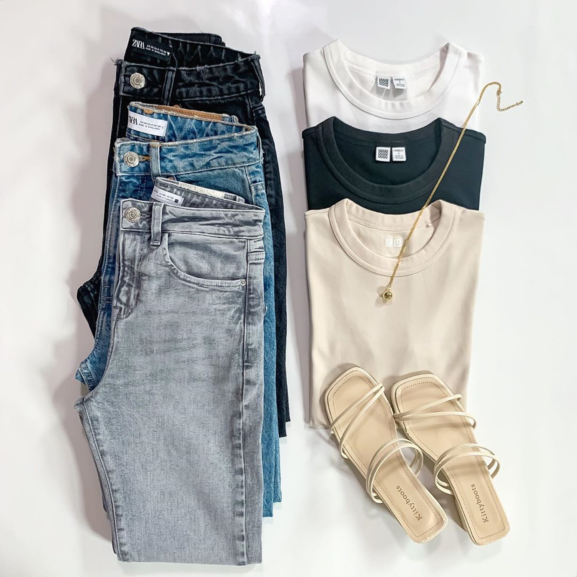 Zara牛仔褲與Uniqlo圓領T-Shirt也是__htm.i_喜愛的單品。(__htm.i_@Instagram)