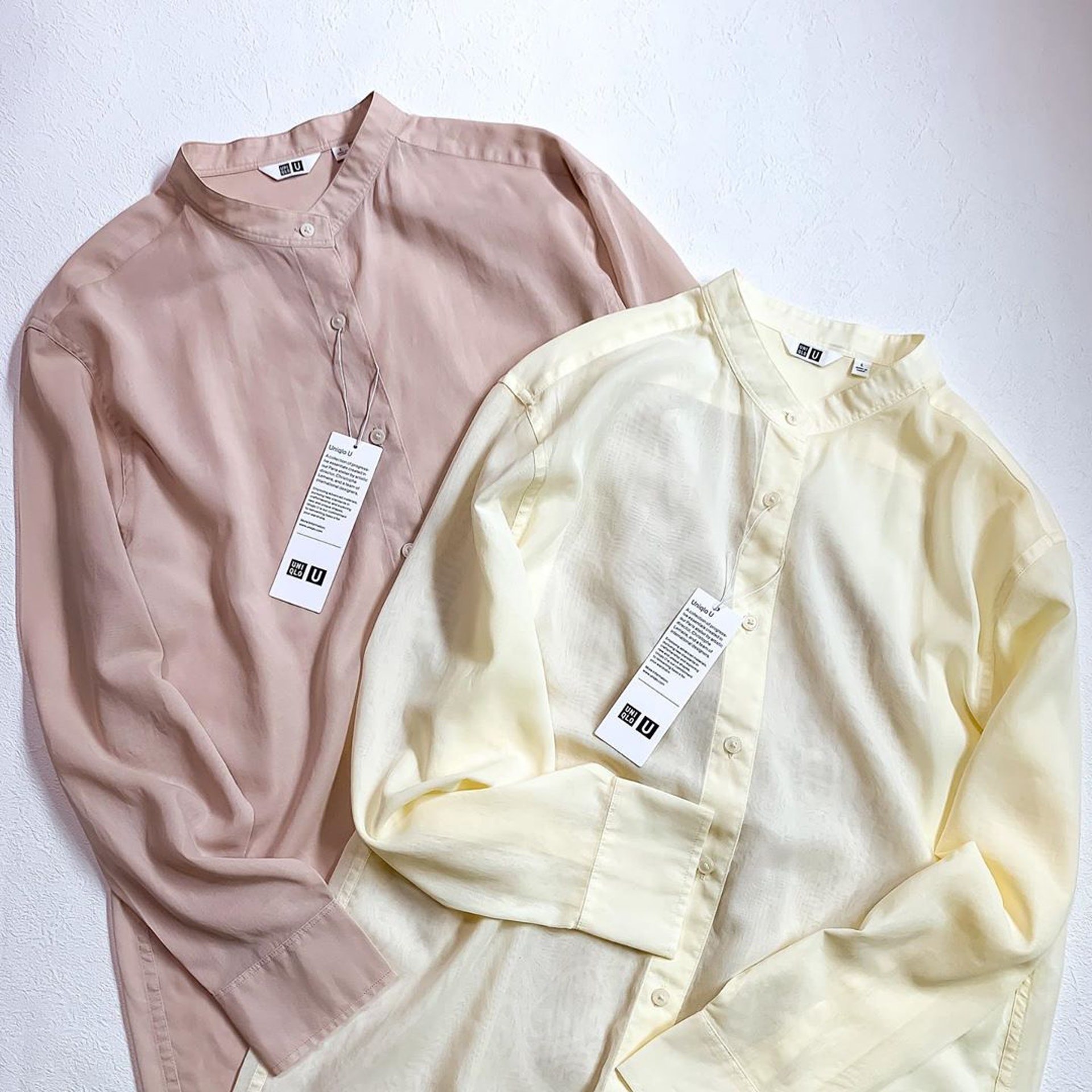 __htm.i_亦鍾情於長袖恤衫,其中一款則是購自Uniqlo,同樣買了兩色。(__htm.i_@Instagram)