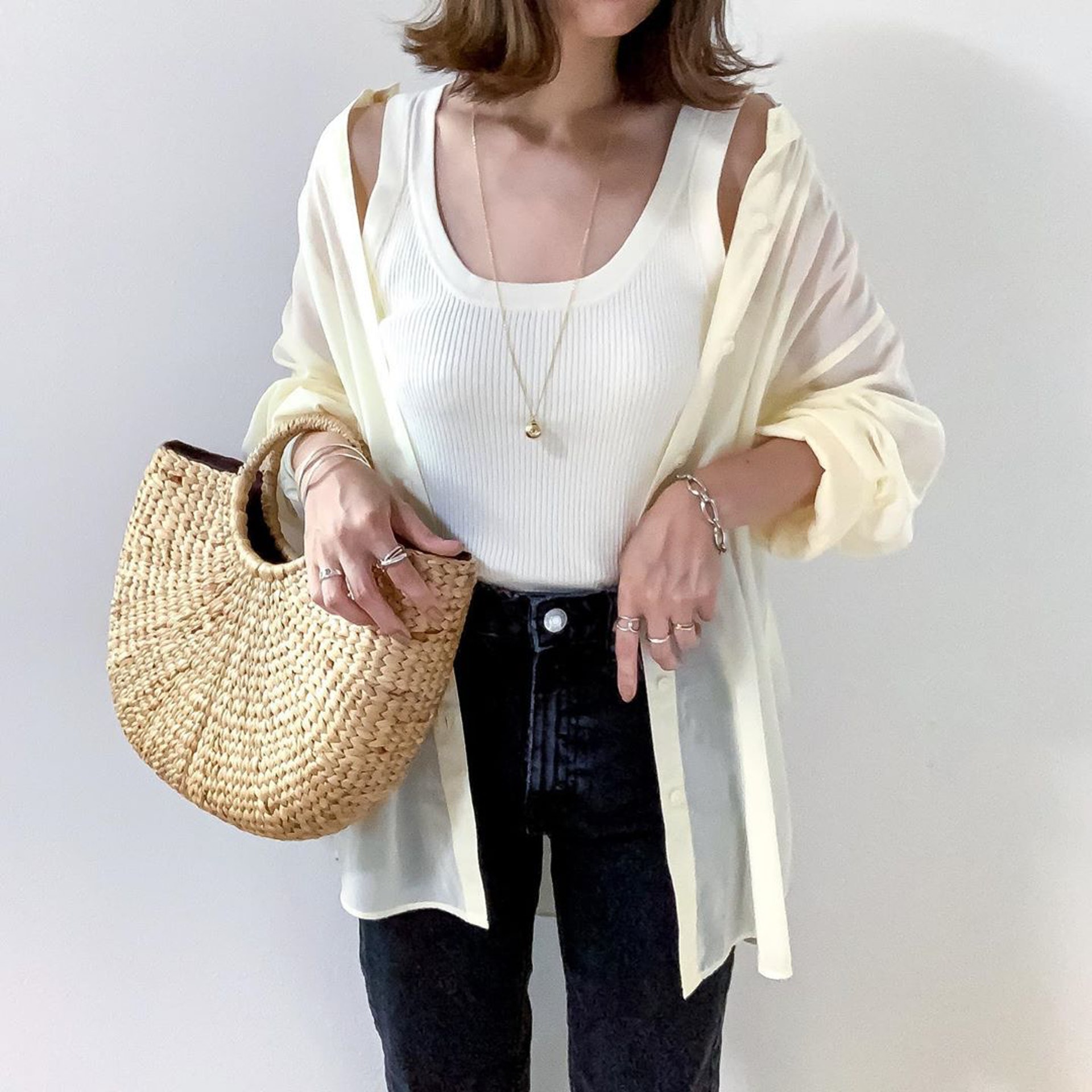 【Zara、Uniqlo穿搭】同一款長身恤衫分別購入了粉色與淡黃色。(__htm.i_@Instagram)