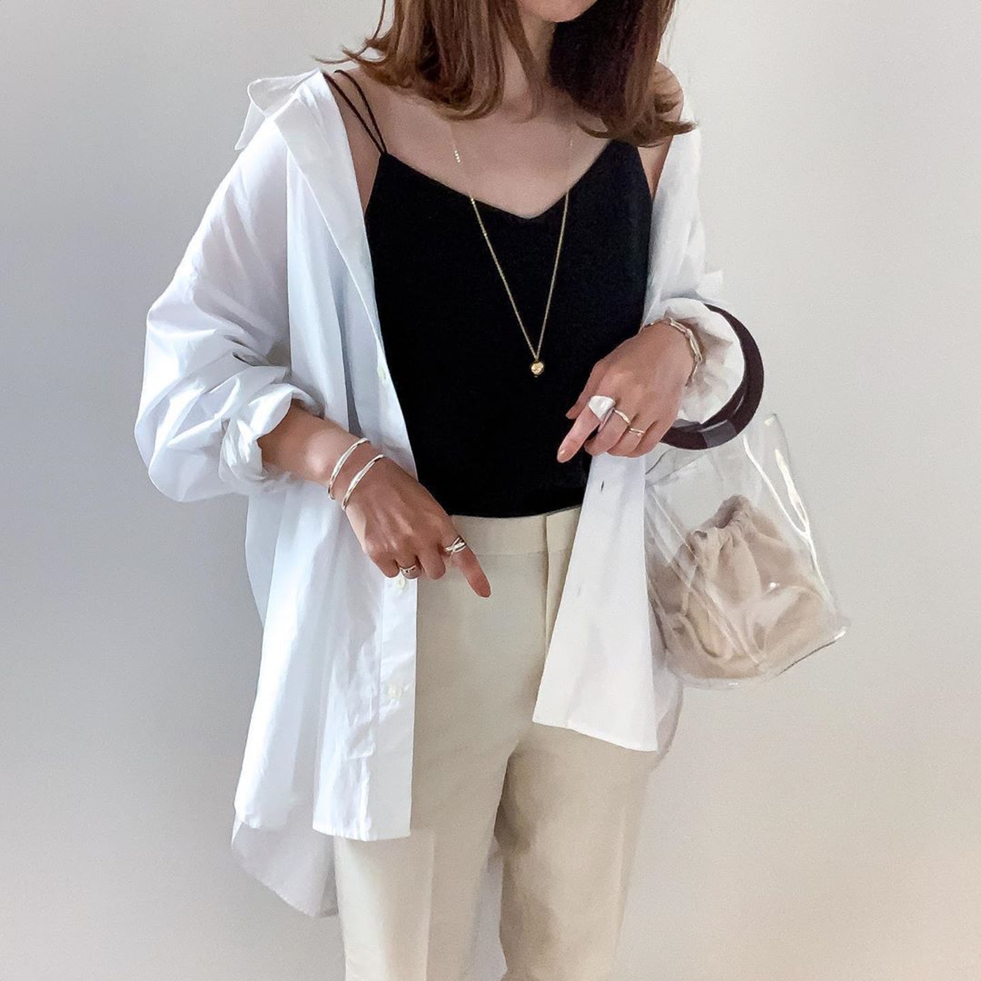【Zara、Uniqlo穿搭】亦將恤衫當成外套款式穿着。(__htm.i_@Instagram)