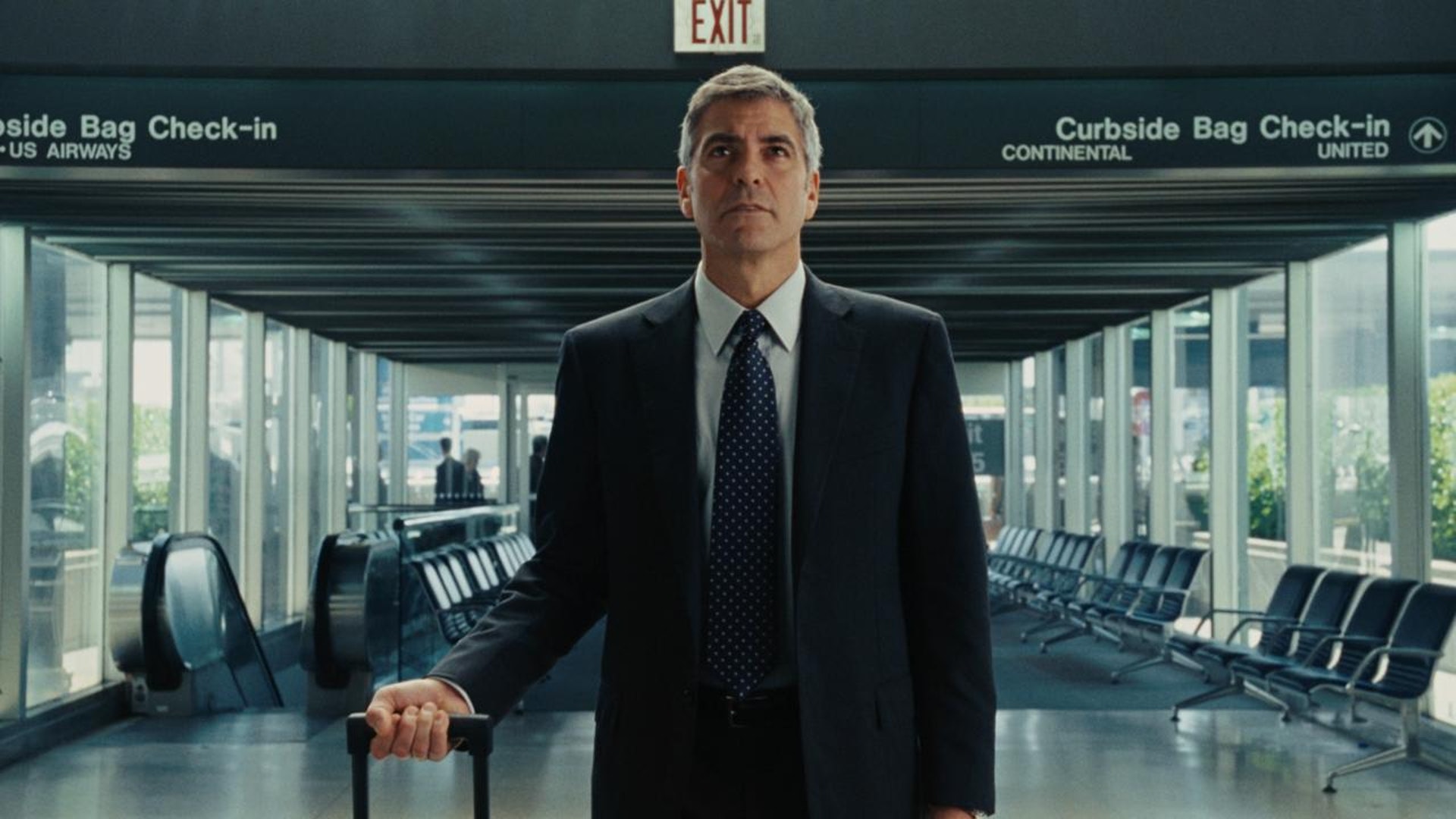 型男佐治古尼弓承認自己多年前曾向朋友豪派共超過1億港元。(圖片擷取自YouTube) 型男佐治古尼弓承認自己多年前曾向朋友豪派共超過1億港元。(圖片擷取自YouTube)