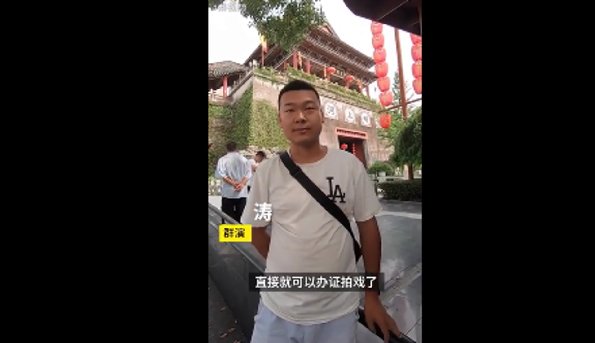 有臨時演員指出現在不需要隔離。(影片截圖) 有臨時演員指出現在不需要隔離。(影片截圖)