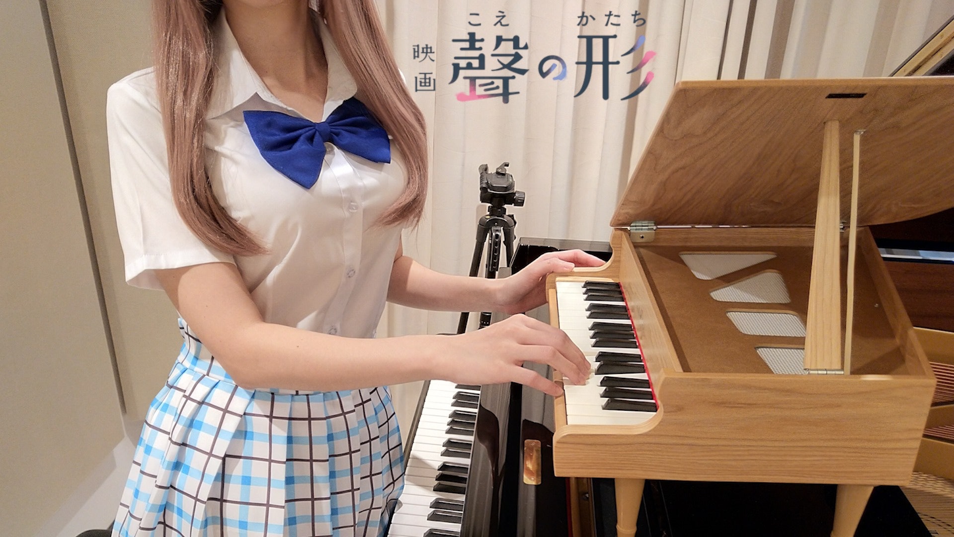 Pan Piano(小P的音樂工房)曾經以不同Cosplay打扮在短片中登場,為樂迷演奏歌曲。(資料圖片) Pan Piano(小P的音樂工房)曾經以不同Cosplay打扮在短片中登場,為樂迷演奏歌曲。(資料圖片)