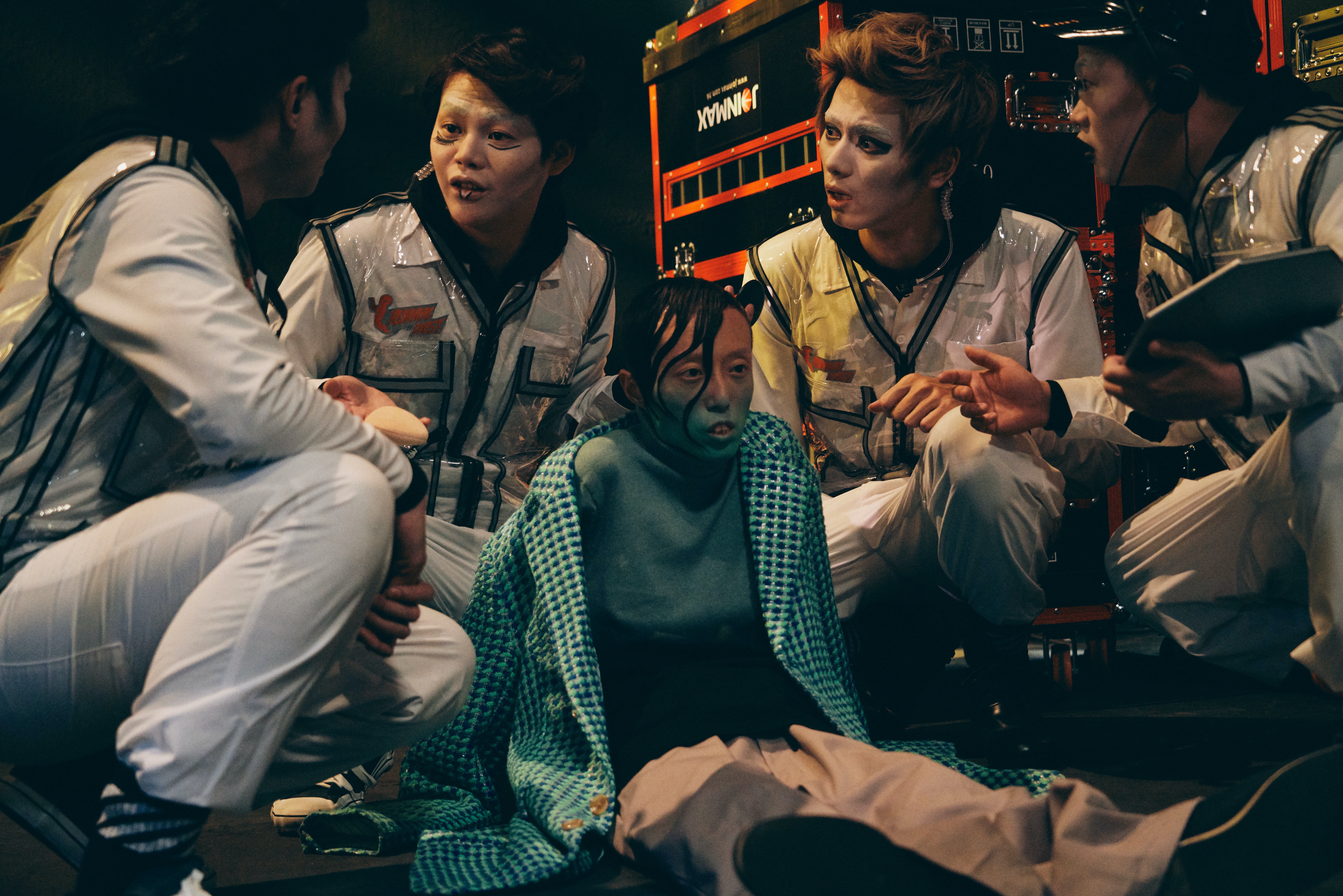 ERROR在戲中飾演陰間攝製隊。（電影劇照）