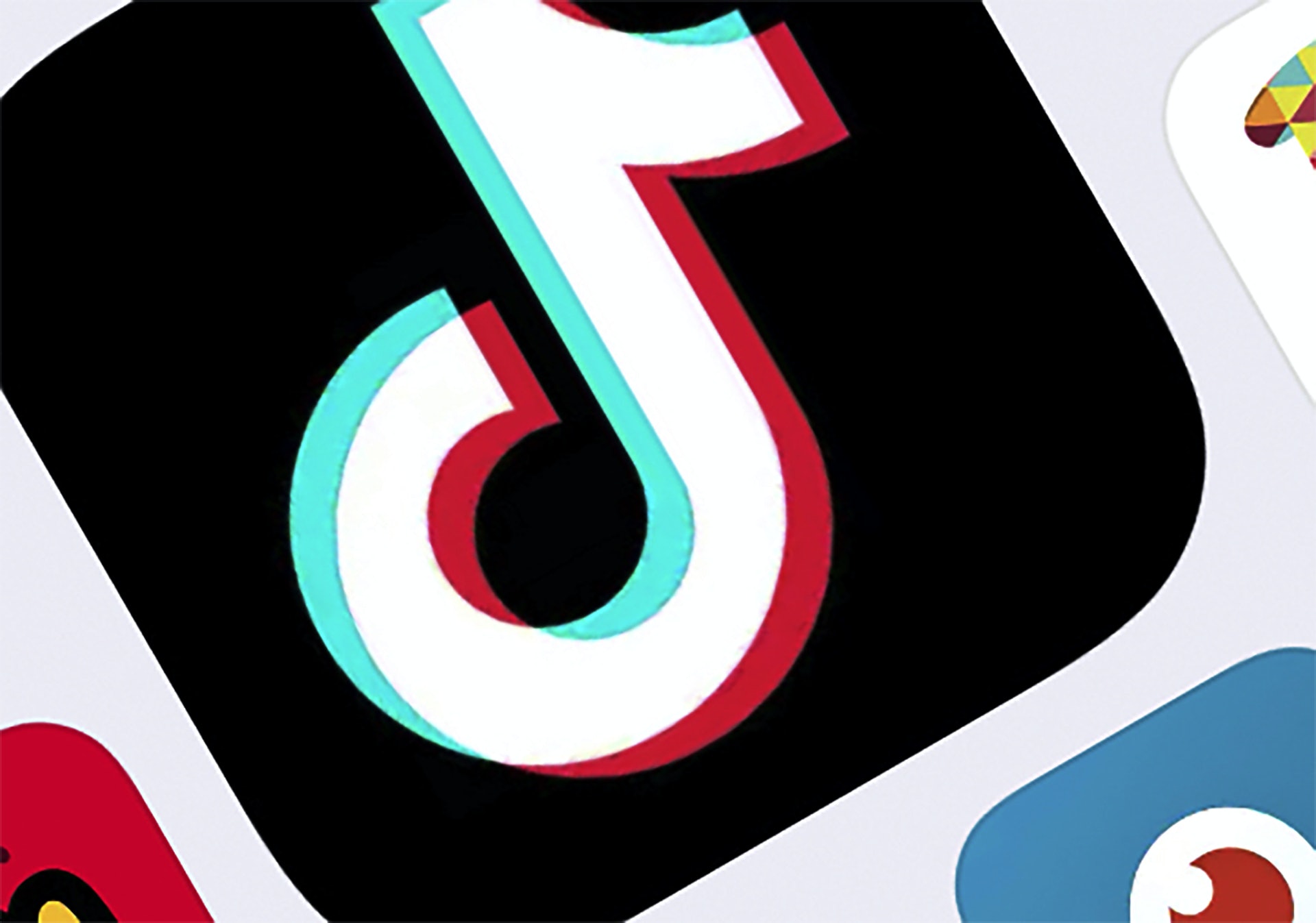 美国「封杀」TikTok:路透社2020年8月1日引述消息人士报道,TikTok母公司字节跳动同意完全剥离TikTok的美国业务。 报道称,在这新方案下,字节跳动的TikTok美国业务将由微软接手。 图为美联社2020年2月25日的图片,相中显示美国纽约的TikTok标志。 (AP) 美国「封杀」TikTok:路透社2020年8月1日引述消息人士报道,TikTok母公司字节跳动同意完全剥离TikTok的美国业务。 报道称,在这新方案下,字节跳动的TikTok美国业务将由微软接手。 图为美联社2020年2月25日的图片,相中显示美国纽约的TikTok标志。 (AP)