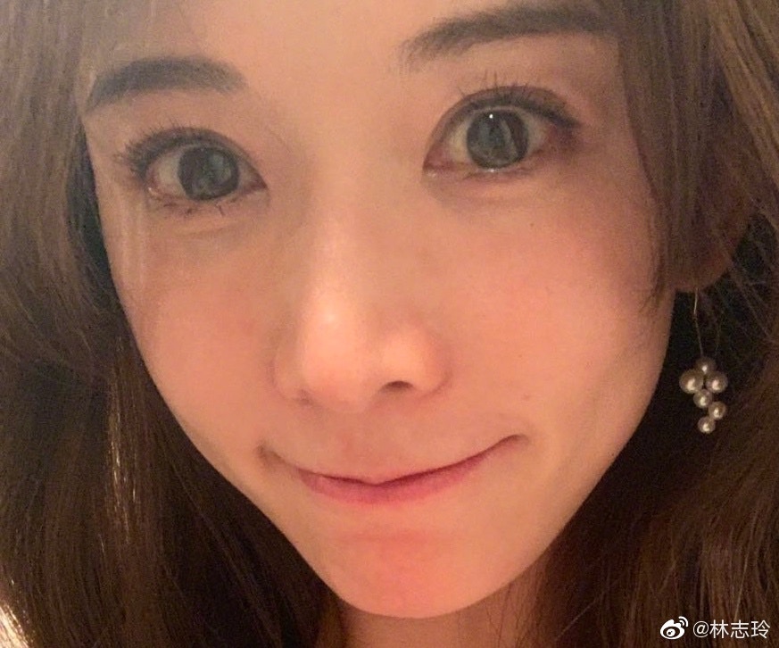 林志玲貼正面照反擊。（林志玲微博圖片）