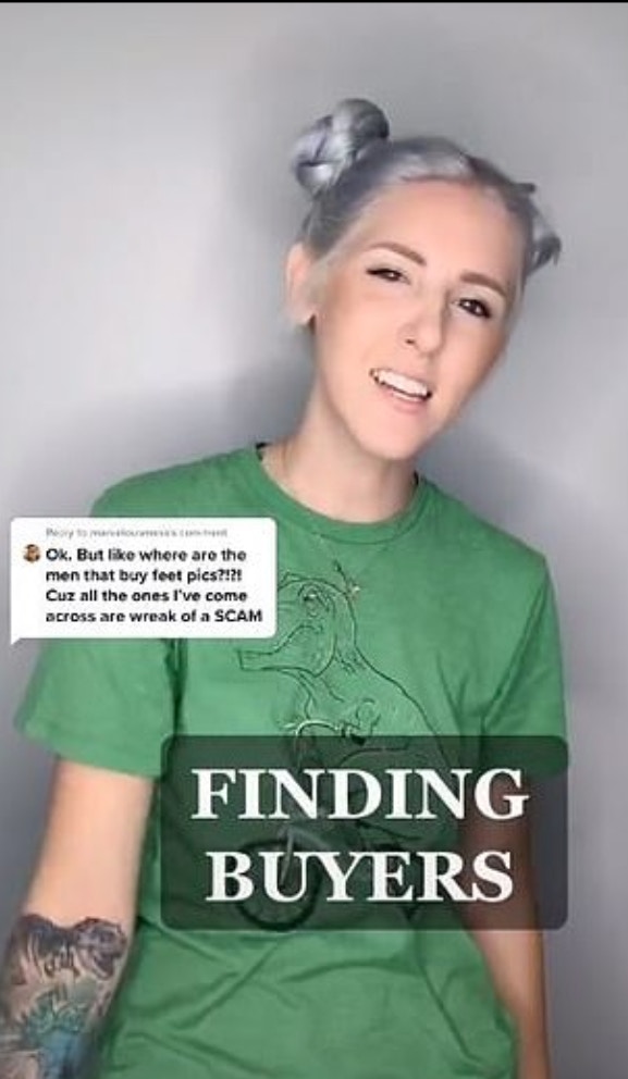 美國空姐Deej靠着上網賣美腳照賺外快，近日在TikTok發布全套教學影片，意外引來一堆純粹因好奇而來的新粉絲。（TikTok@djsbeercave）