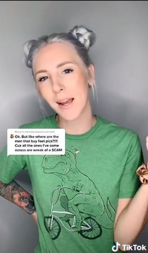 美國空姐Deej靠着上網賣美腳照賺外快，近日在TikTok發布全套教學影片，意外引來一堆純粹因好奇而來的新粉絲。（TikTok@djsbeercave）