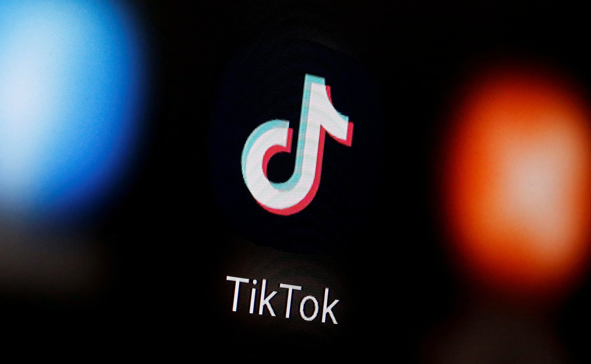 美国「封杀」TikTok:这个应用程式让用户上载有短片,同时提供易用的编辑技巧,让用家可在手机上轻易进行编辑。 图为2020年1月6日的图片,相中可见TikTok标志显示在一部智能手机上。 (Reuters) 美国「封杀」TikTok:这个应用程式让用户上载有短片,同时提供易用的编辑技巧,让用家可在手机上轻易进行编辑。 图为2020年1月6日的图片,相中可见TikTok标志显示在一部智能手机上。 (Reuters)
