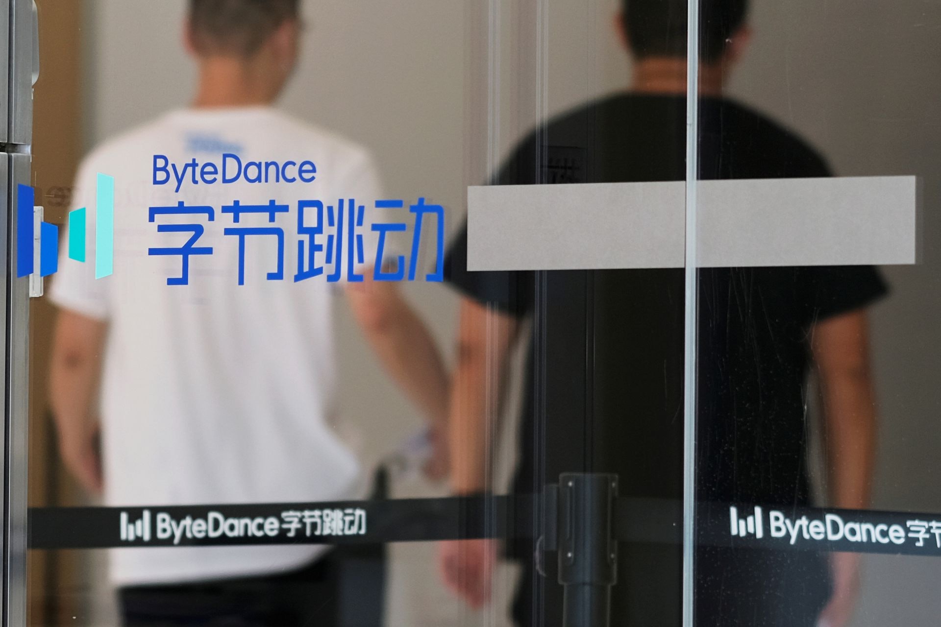 美国「封杀」TikTok:TikTok对字节跳动来说是最成功的海外平台。 路透社2020年7月29日引述消息人士报道,字节跳动的投资者将TikTok的估值定为500亿美元。 图为2020年7月7日镜头下位于中国北京的字节跳动办公室。 (Reuters) 美国「封杀」TikTok:TikTok对字节跳动来说是最成功的海外平台。 路透社2020年7月29日引述消息人士报道,字节跳动的投资者将TikTok的估值定为500亿美元。 图为2020年7月7日镜头下位于中国北京的字节跳动办公室。 (Reuters)