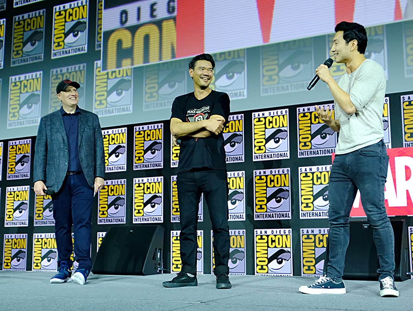Marvel Studios在去年聖地牙哥國際漫畫展上宣布將由劉思慕（右）主演《上氣》。（Getty Images）