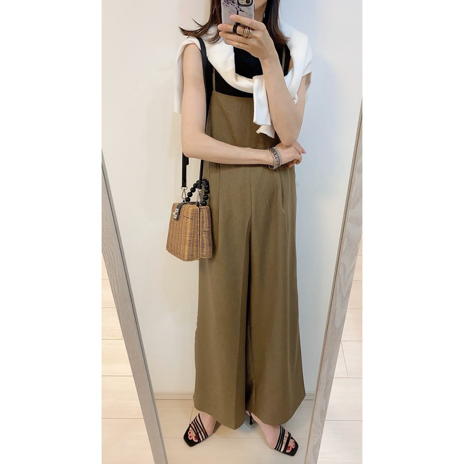 【Zara、Uniqlo、GU穿搭】別以為搭配連身褲就較少變化,Emi則示範了多個造型。(emi0830emi@Instagram)